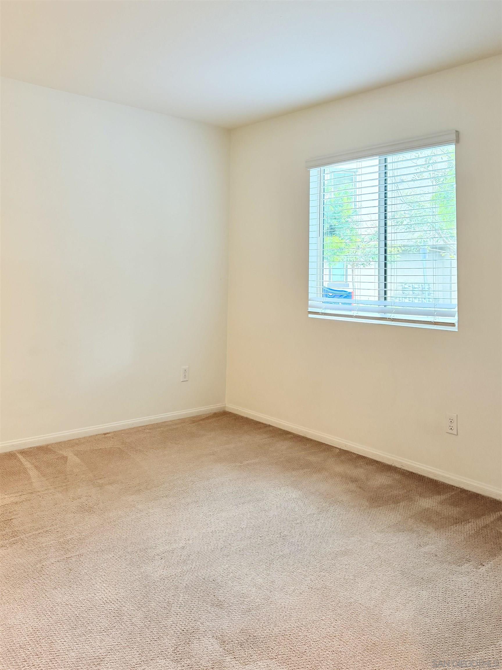 Detail Gallery Image 5 of 36 For 2451  Verano Way, Vista,  CA 92081 - 4 Beds | 3/1 Baths