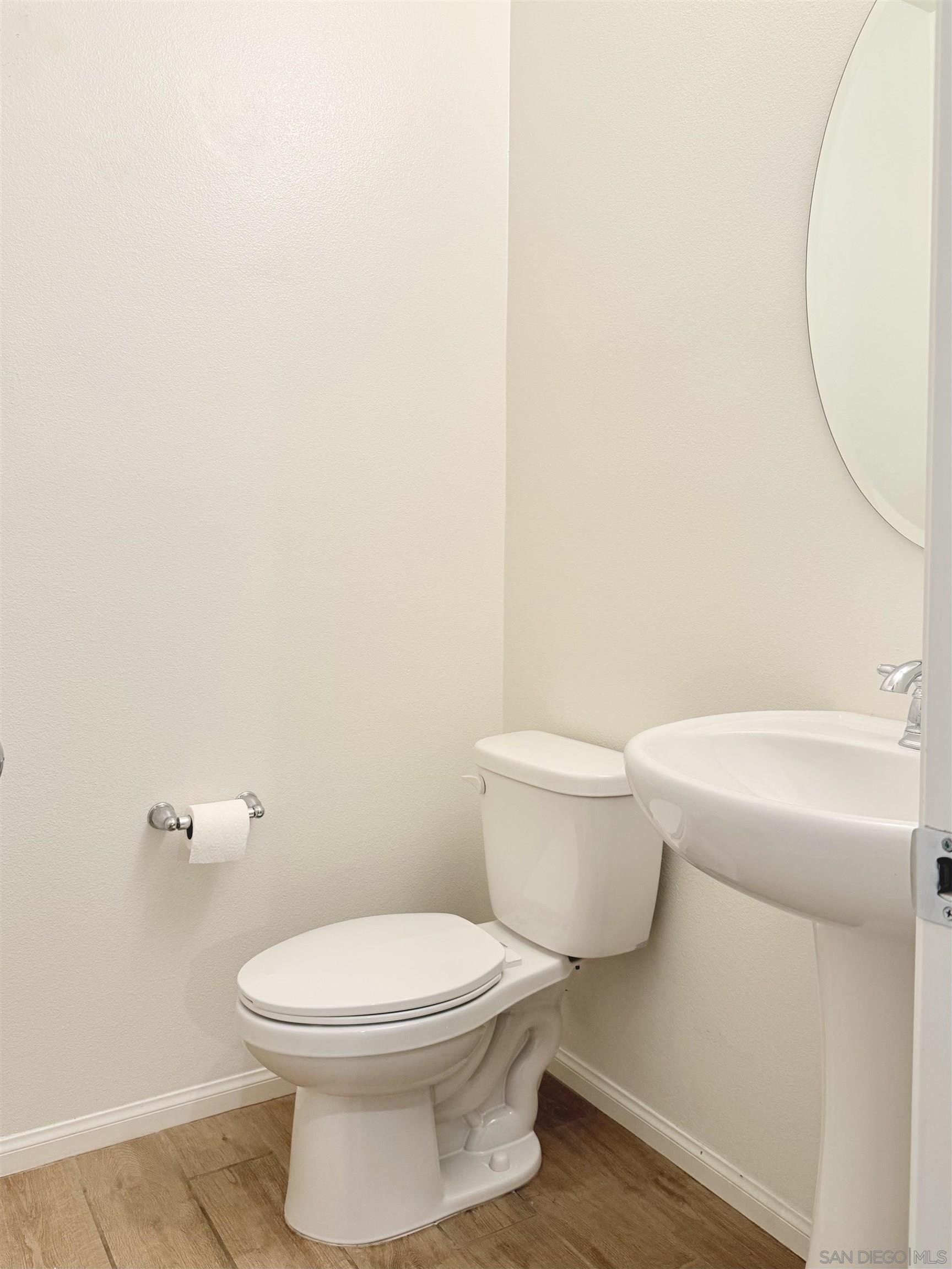 Detail Gallery Image 6 of 36 For 2451  Verano Way, Vista,  CA 92081 - 4 Beds | 3/1 Baths