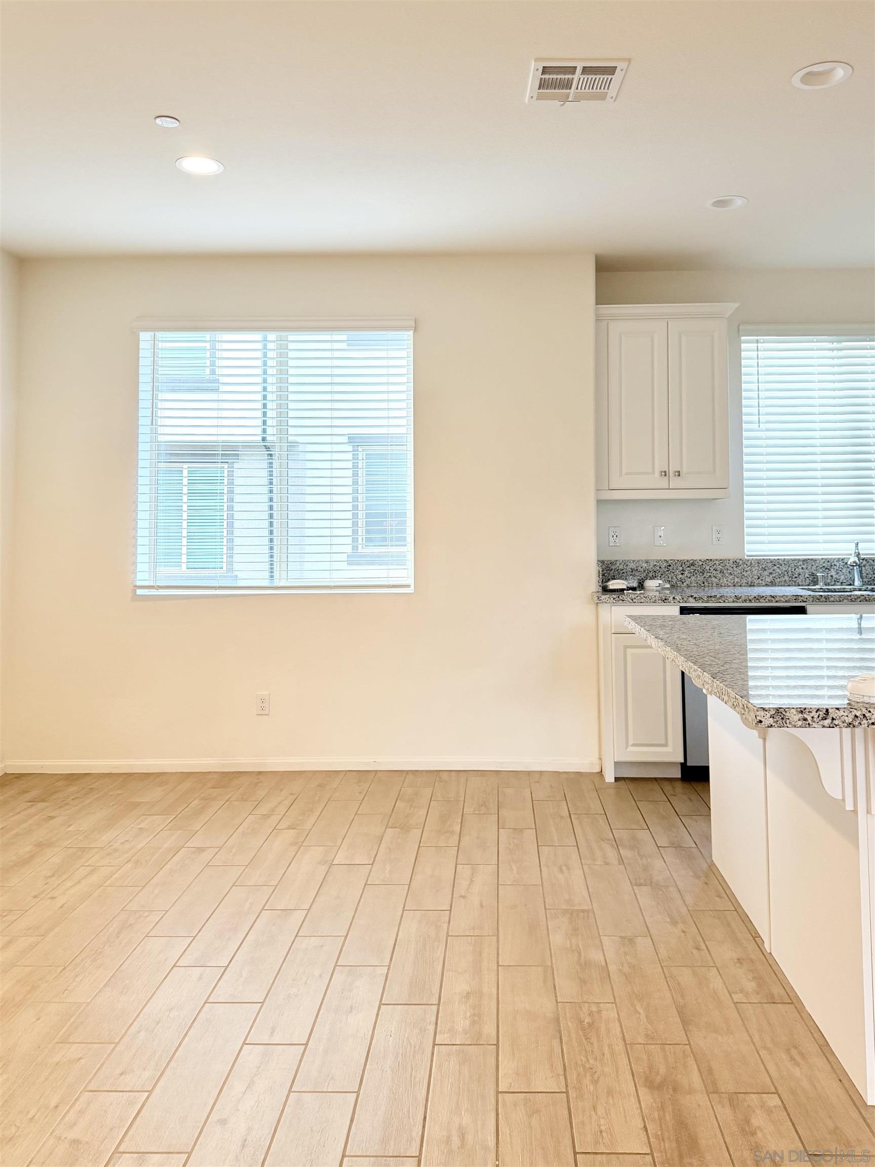 Detail Gallery Image 7 of 36 For 2451  Verano Way, Vista,  CA 92081 - 4 Beds | 3/1 Baths