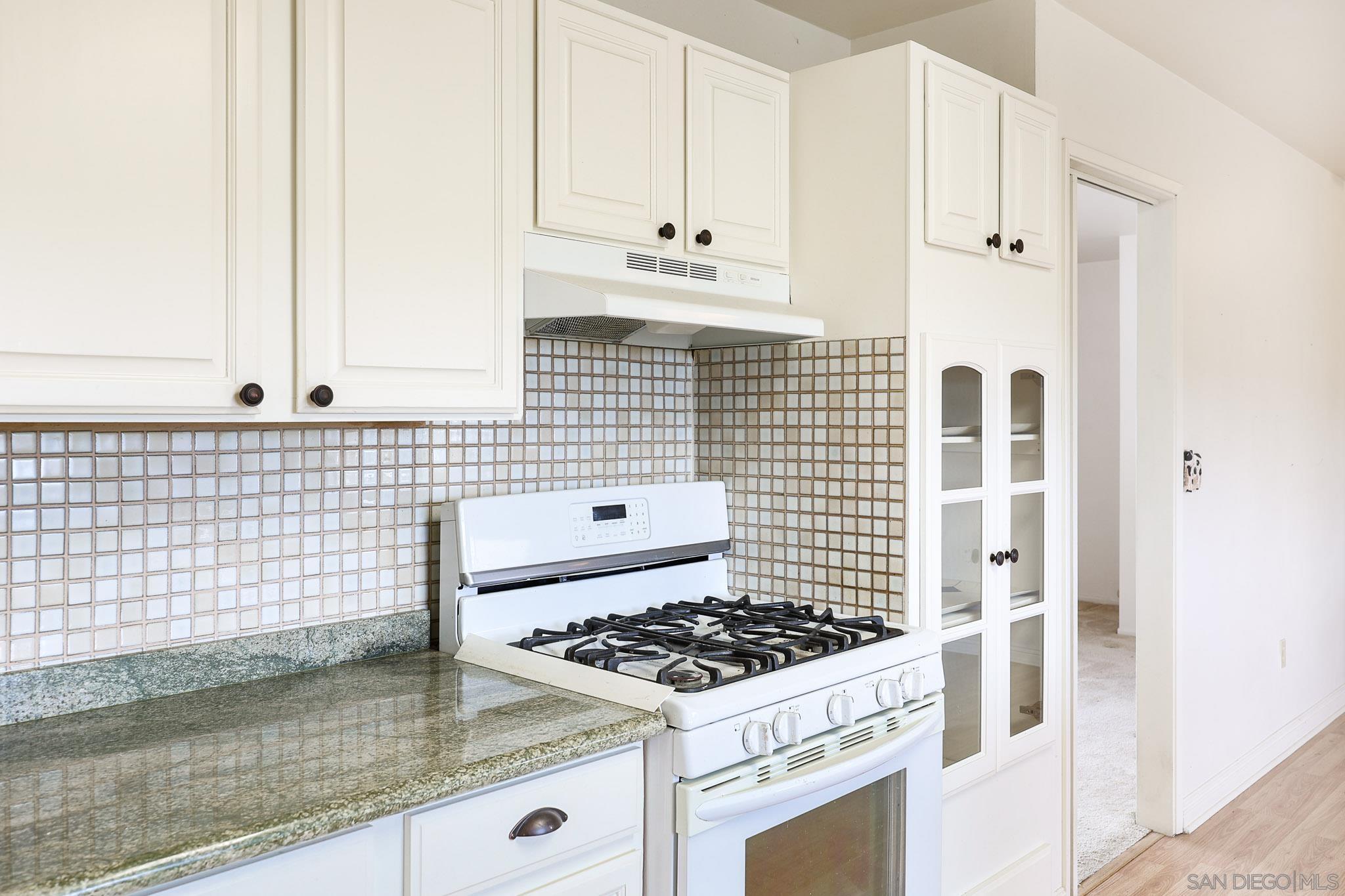 Detail Gallery Image 16 of 57 For 221  Colina Ter, Vista,  CA 92084 - 3 Beds | 2/1 Baths