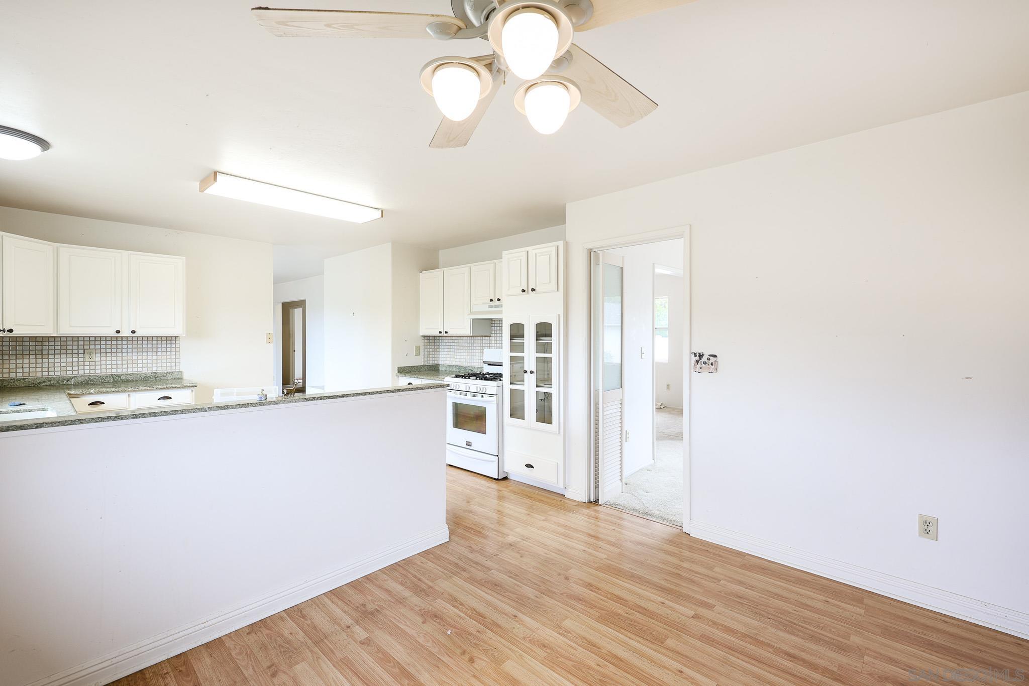 Detail Gallery Image 17 of 57 For 221  Colina Ter, Vista,  CA 92084 - 3 Beds | 2/1 Baths