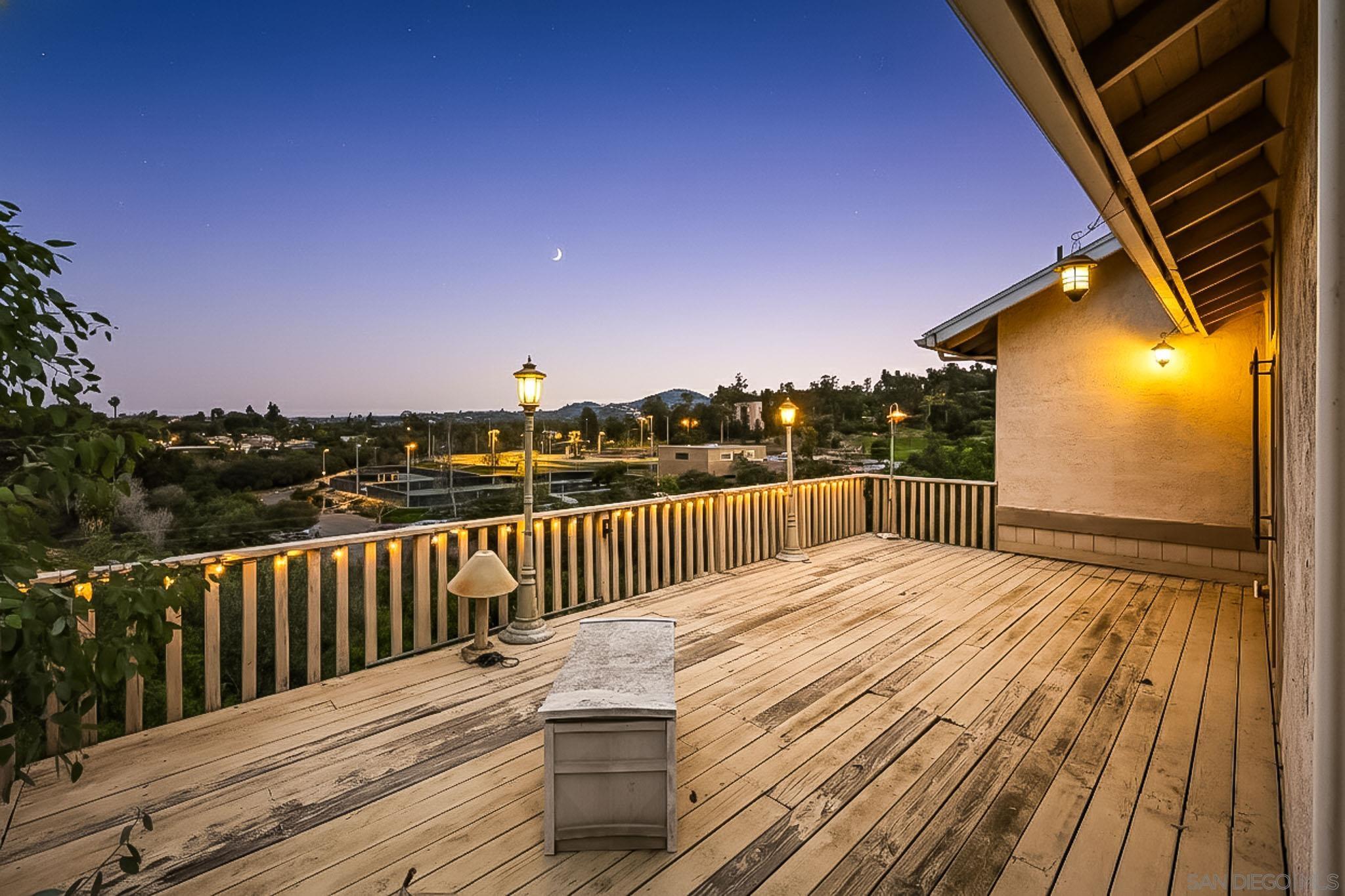 Detail Gallery Image 3 of 57 For 221  Colina Ter, Vista,  CA 92084 - 3 Beds | 2/1 Baths