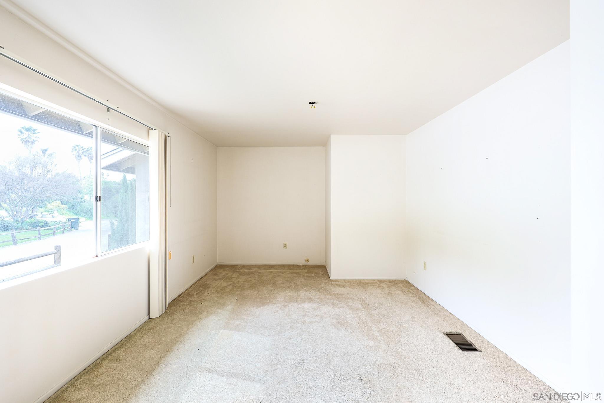 Detail Gallery Image 25 of 57 For 221  Colina Ter, Vista,  CA 92084 - 3 Beds | 2/1 Baths