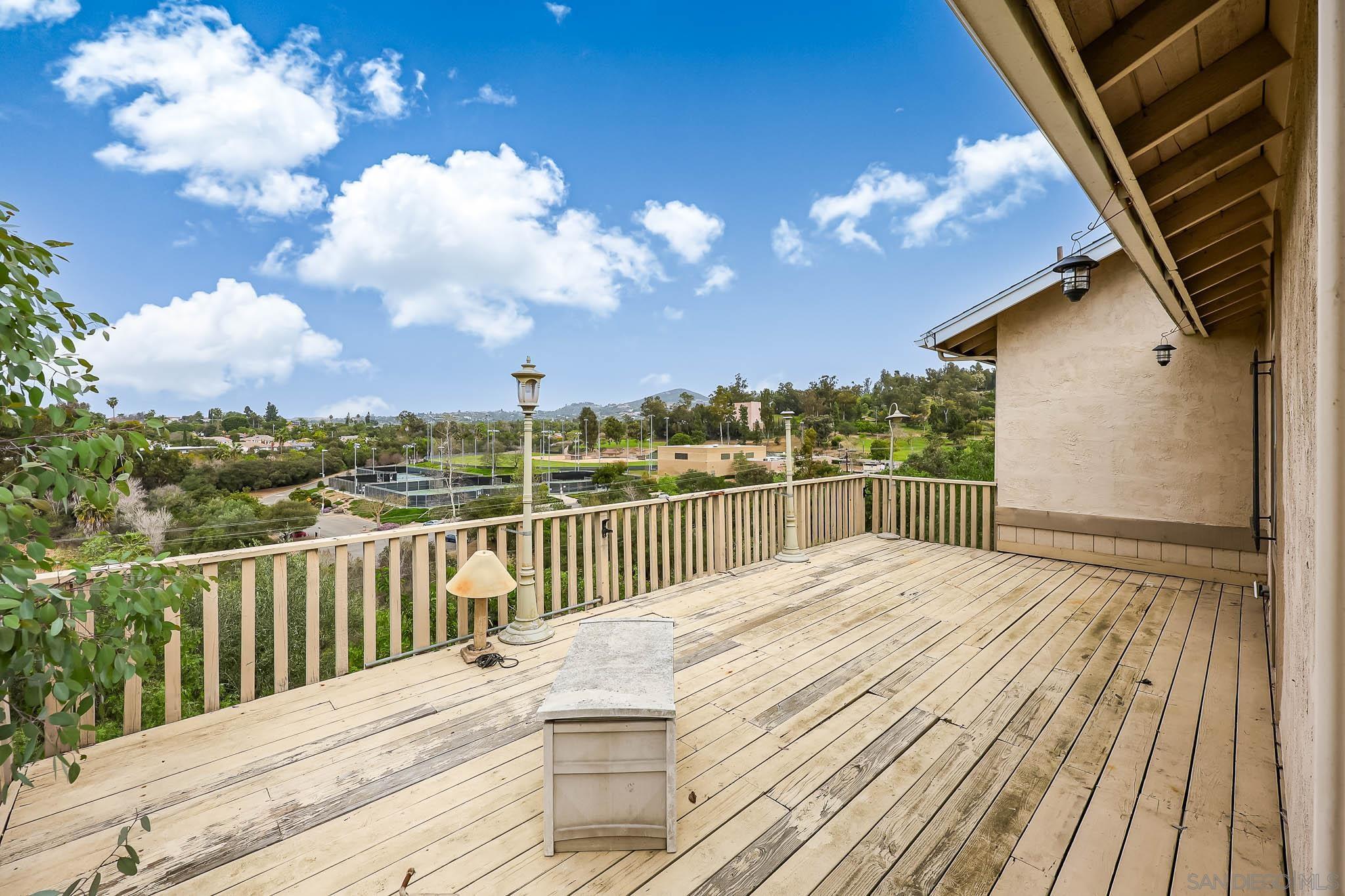 Detail Gallery Image 4 of 57 For 221  Colina Ter, Vista,  CA 92084 - 3 Beds | 2/1 Baths