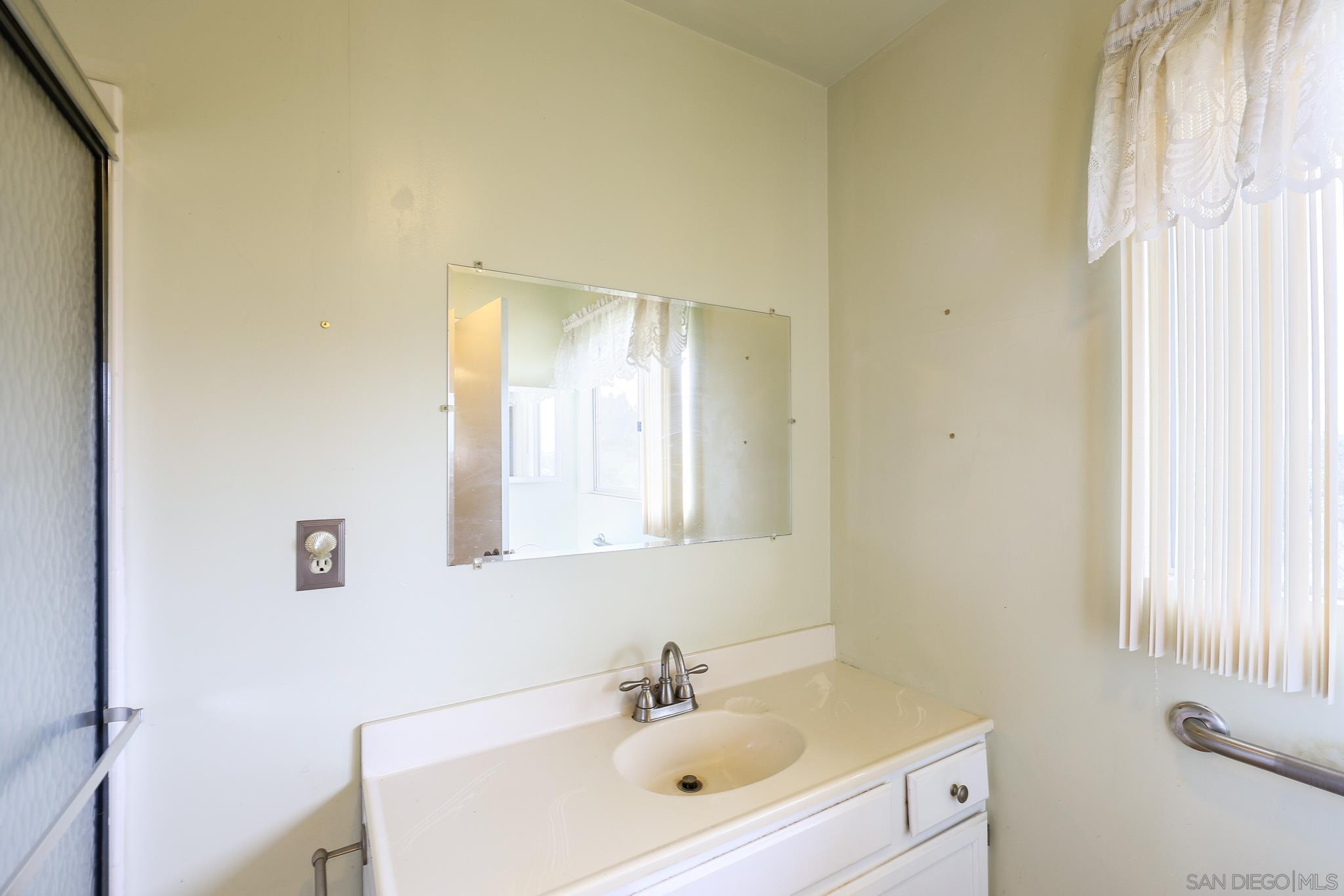 Detail Gallery Image 39 of 57 For 221  Colina Ter, Vista,  CA 92084 - 3 Beds | 2/1 Baths