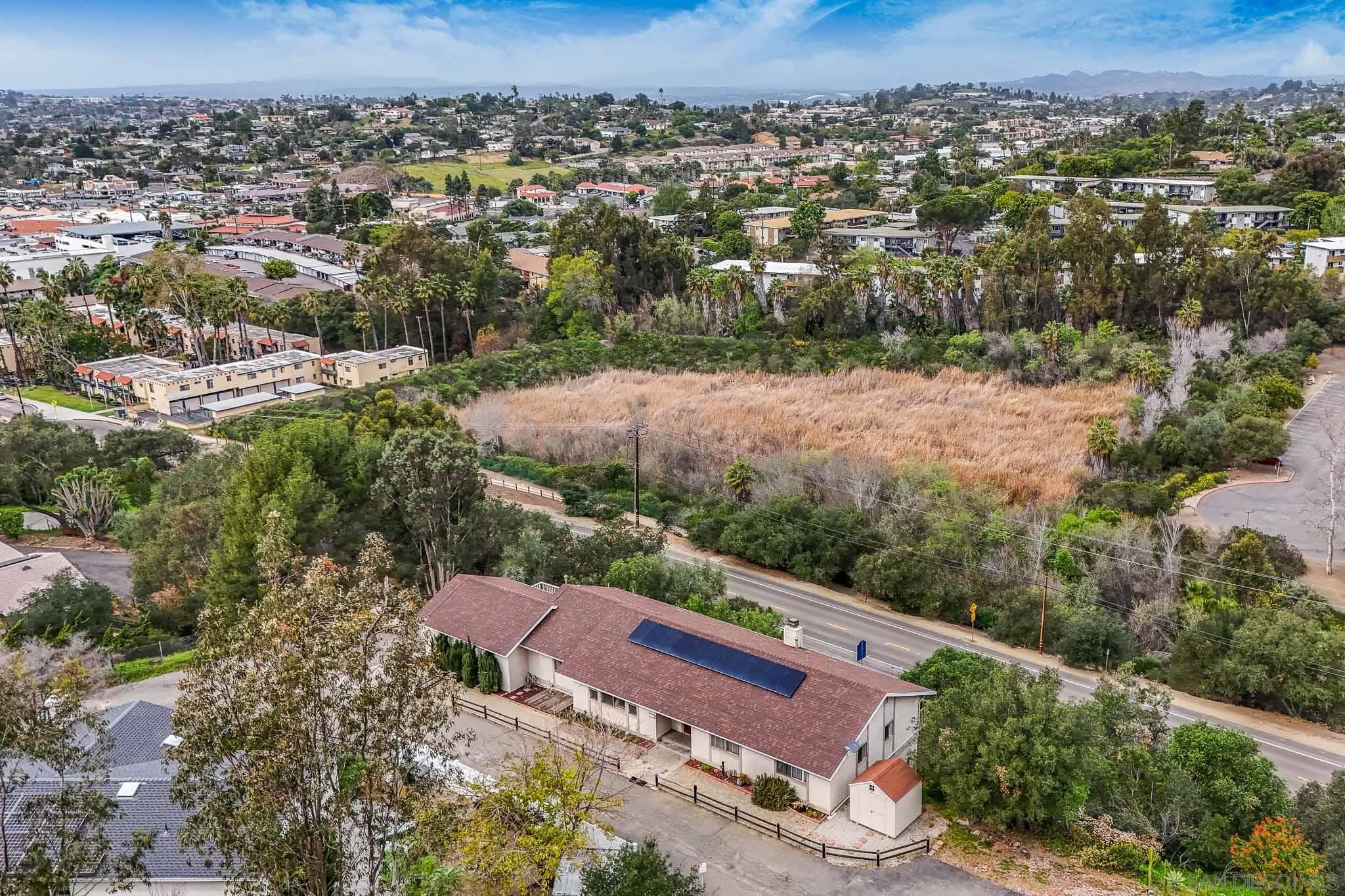 Detail Gallery Image 5 of 57 For 221  Colina Ter, Vista,  CA 92084 - 3 Beds | 2/1 Baths