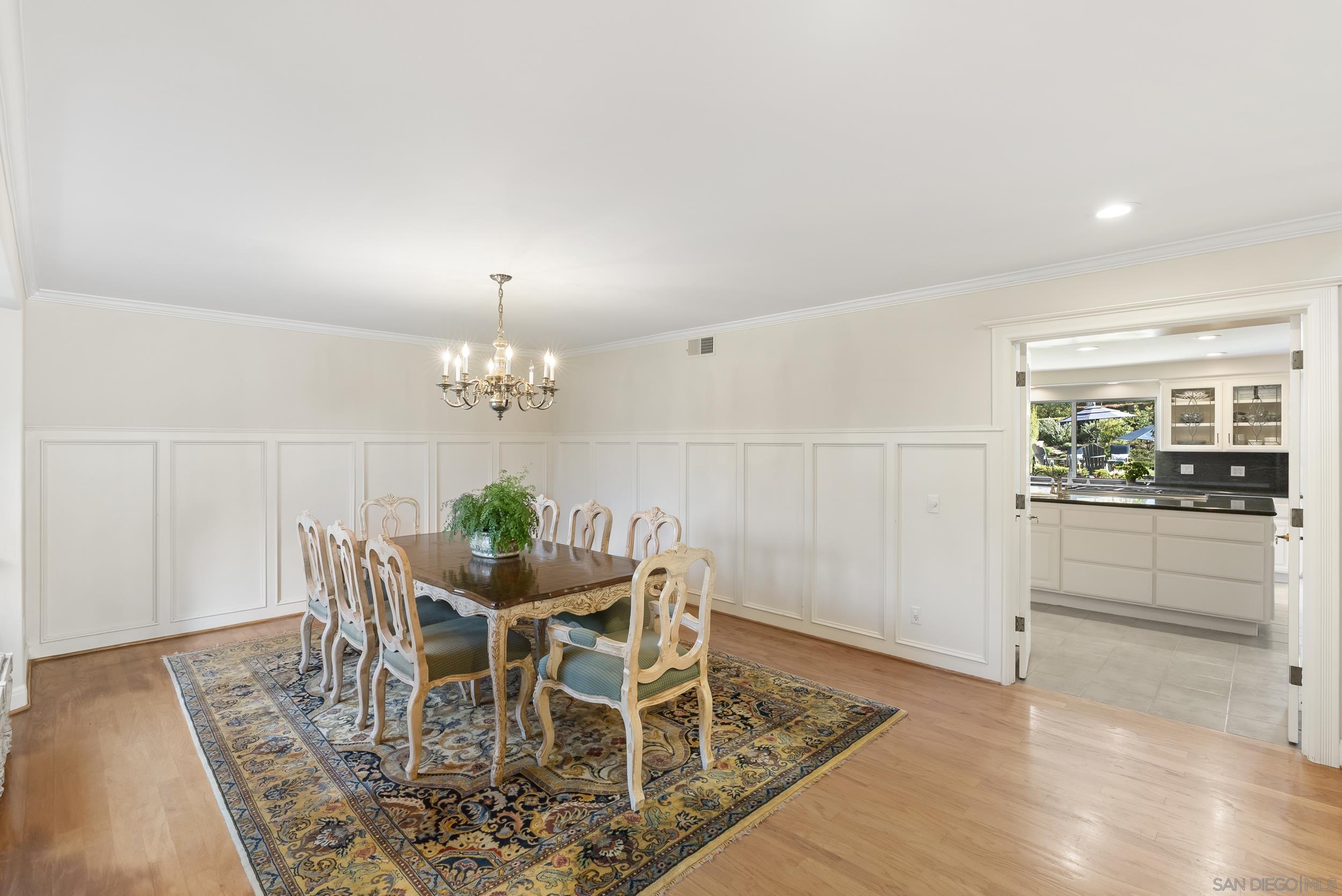 Detail Gallery Image 14 of 57 For 17307  Calle Mayor, Rancho Santa Fe,  CA 92067 - 6 Beds | 5/1 Baths