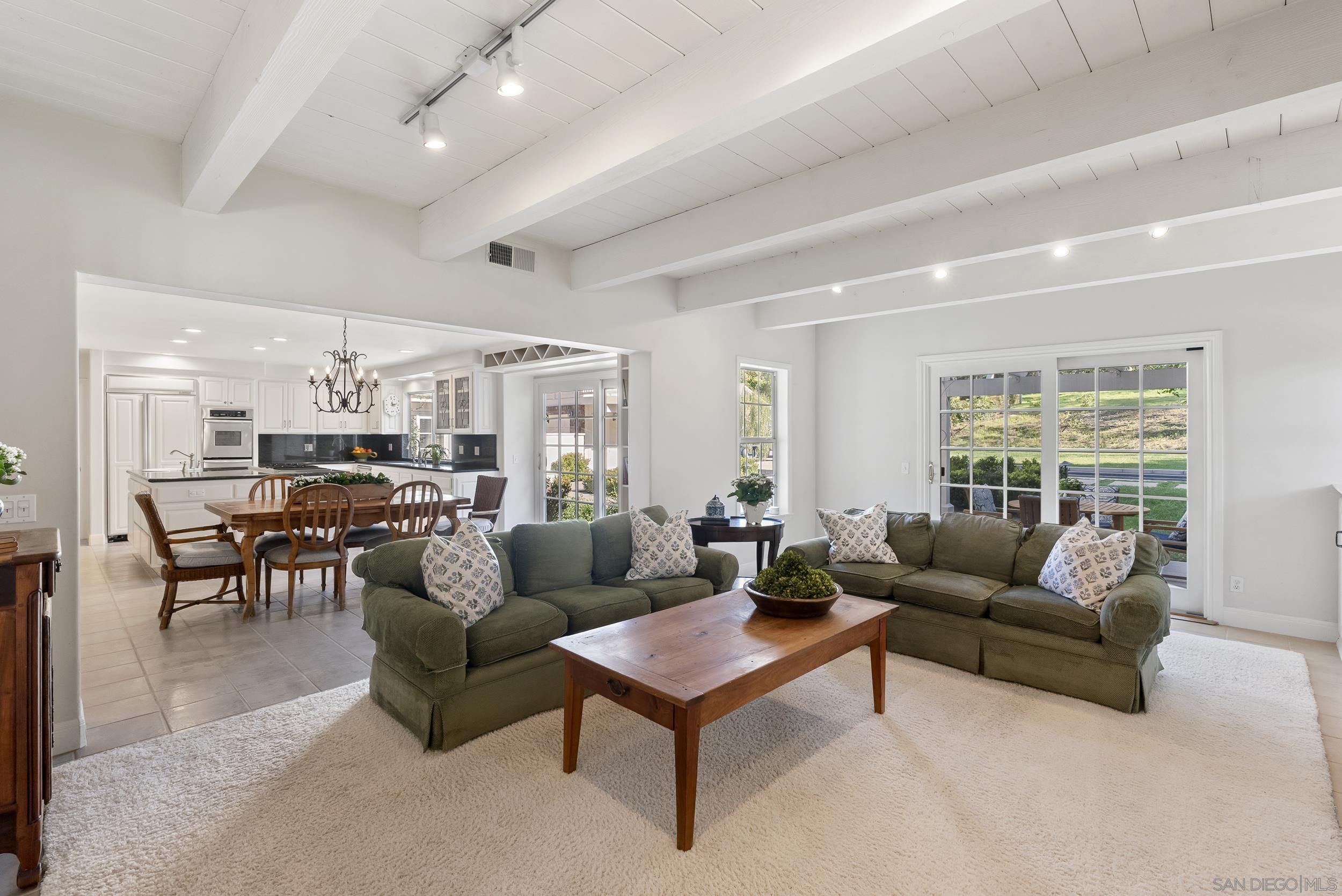 Detail Gallery Image 16 of 57 For 17307  Calle Mayor, Rancho Santa Fe,  CA 92067 - 6 Beds | 5/1 Baths