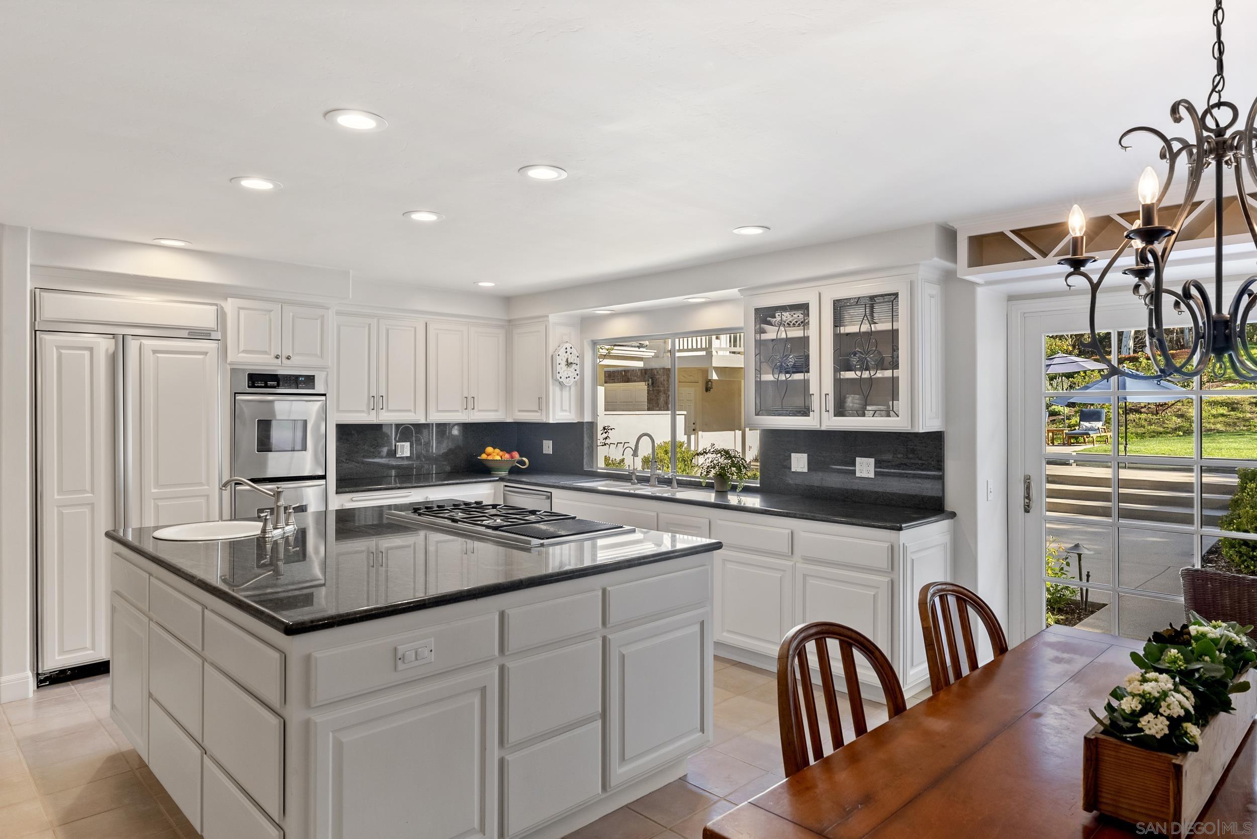 Detail Gallery Image 18 of 57 For 17307  Calle Mayor, Rancho Santa Fe,  CA 92067 - 6 Beds | 5/1 Baths