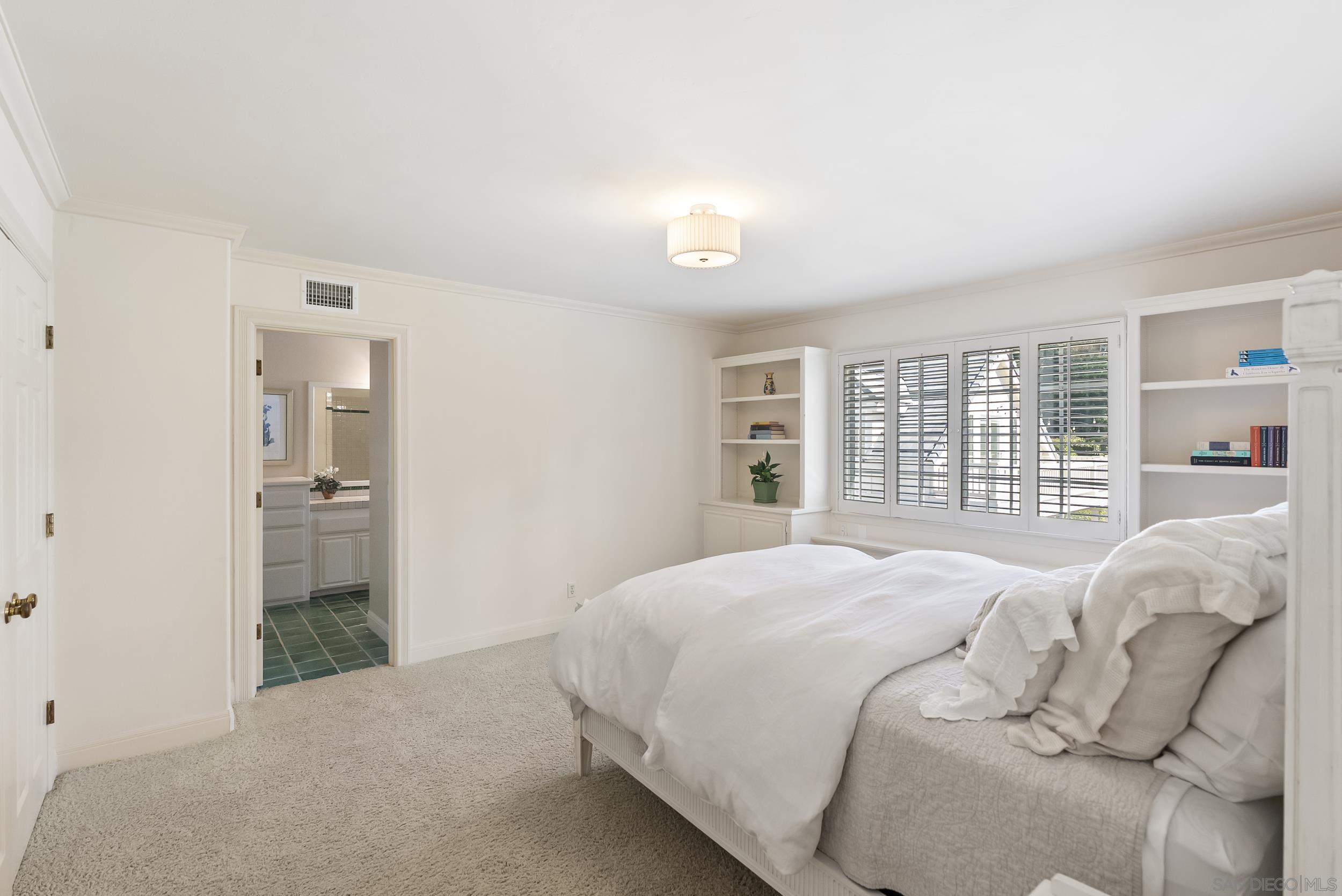 Detail Gallery Image 26 of 57 For 17307  Calle Mayor, Rancho Santa Fe,  CA 92067 - 6 Beds | 5/1 Baths