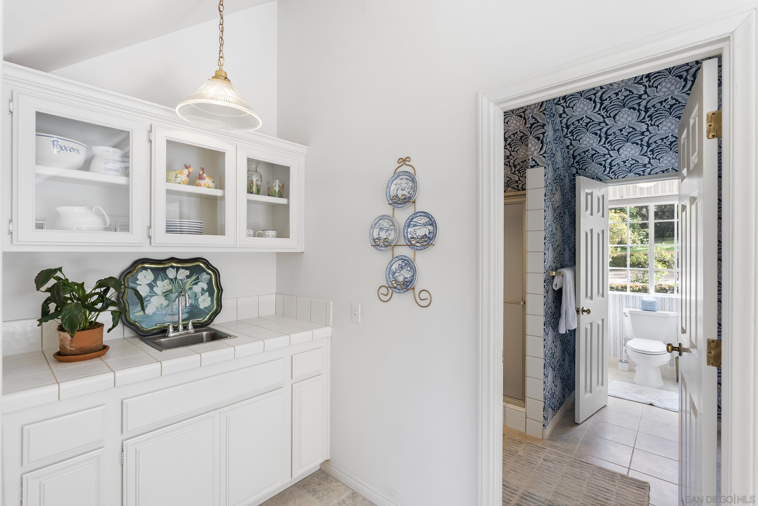 Detail Gallery Image 31 of 57 For 17307  Calle Mayor, Rancho Santa Fe,  CA 92067 - 6 Beds | 5/1 Baths