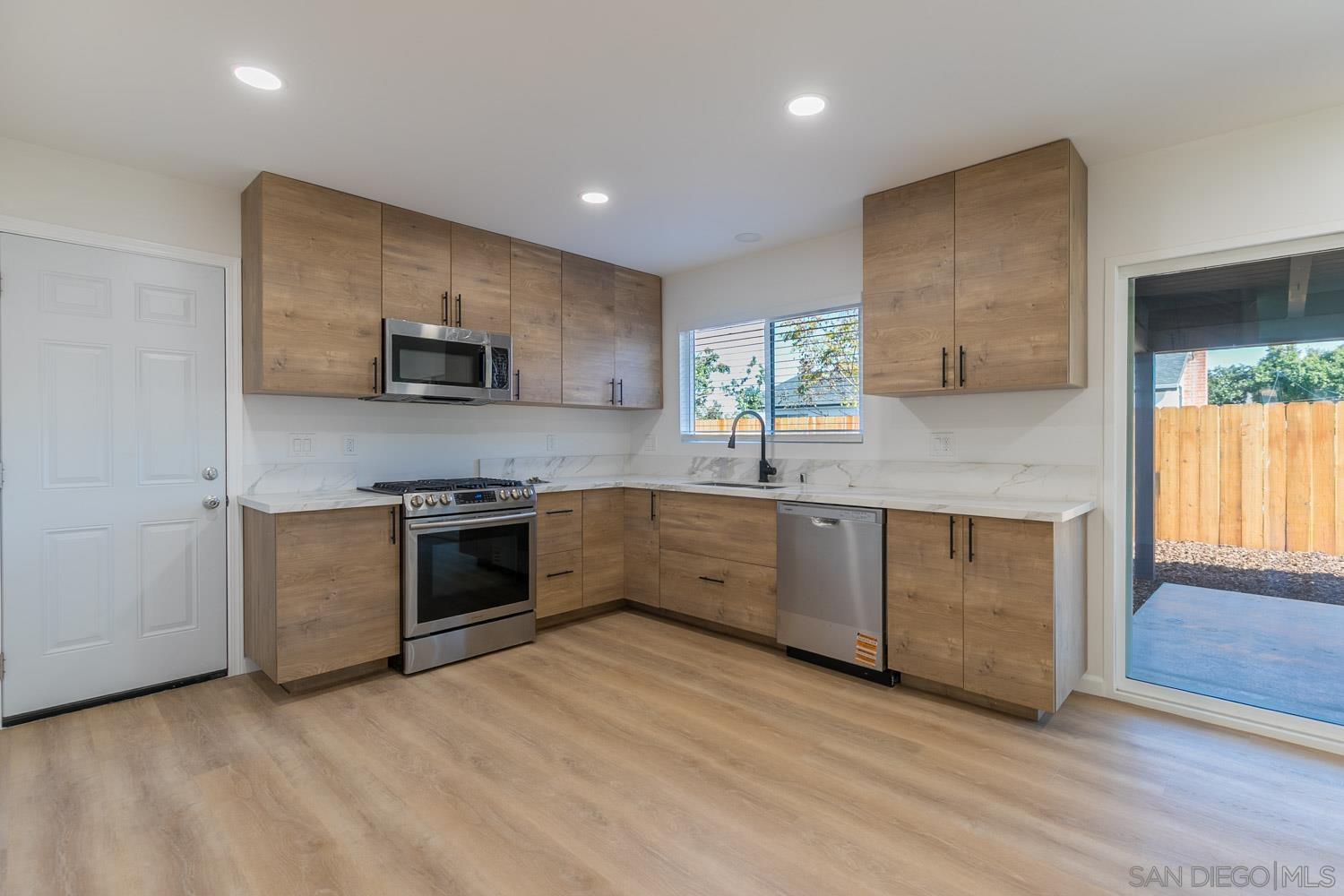 Detail Gallery Image 5 of 28 For 279  Coralwood Ct, Chula Vista,  CA 91910 - – Beds | – Baths