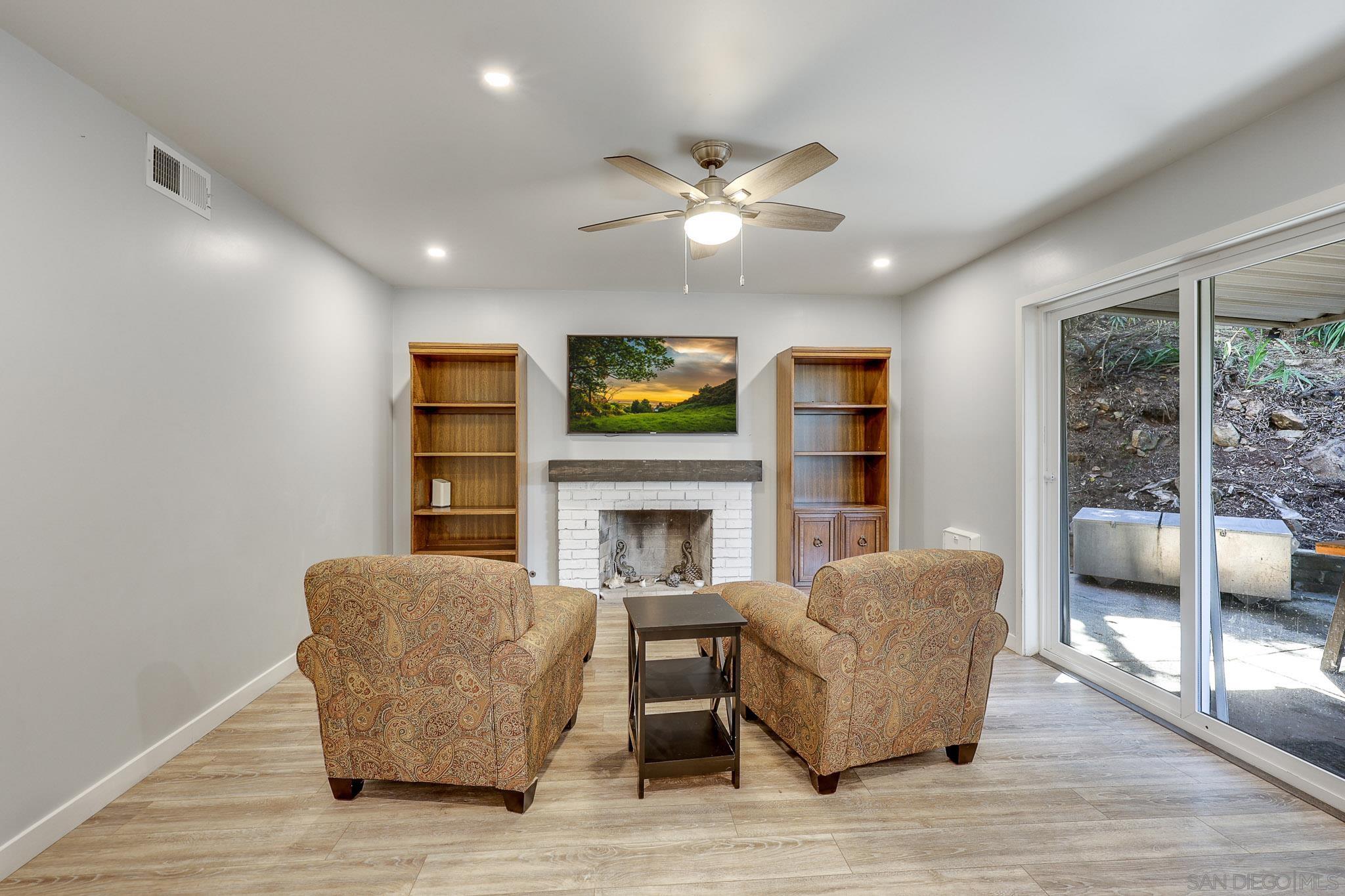 Detail Gallery Image 14 of 49 For 7923  Cinthia St, La Mesa,  CA 91941 - 5 Beds | 3 Baths