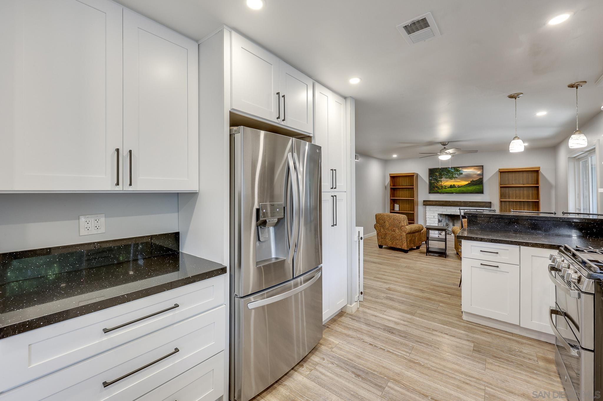 Detail Gallery Image 3 of 49 For 7923  Cinthia St, La Mesa,  CA 91941 - 5 Beds | 3 Baths