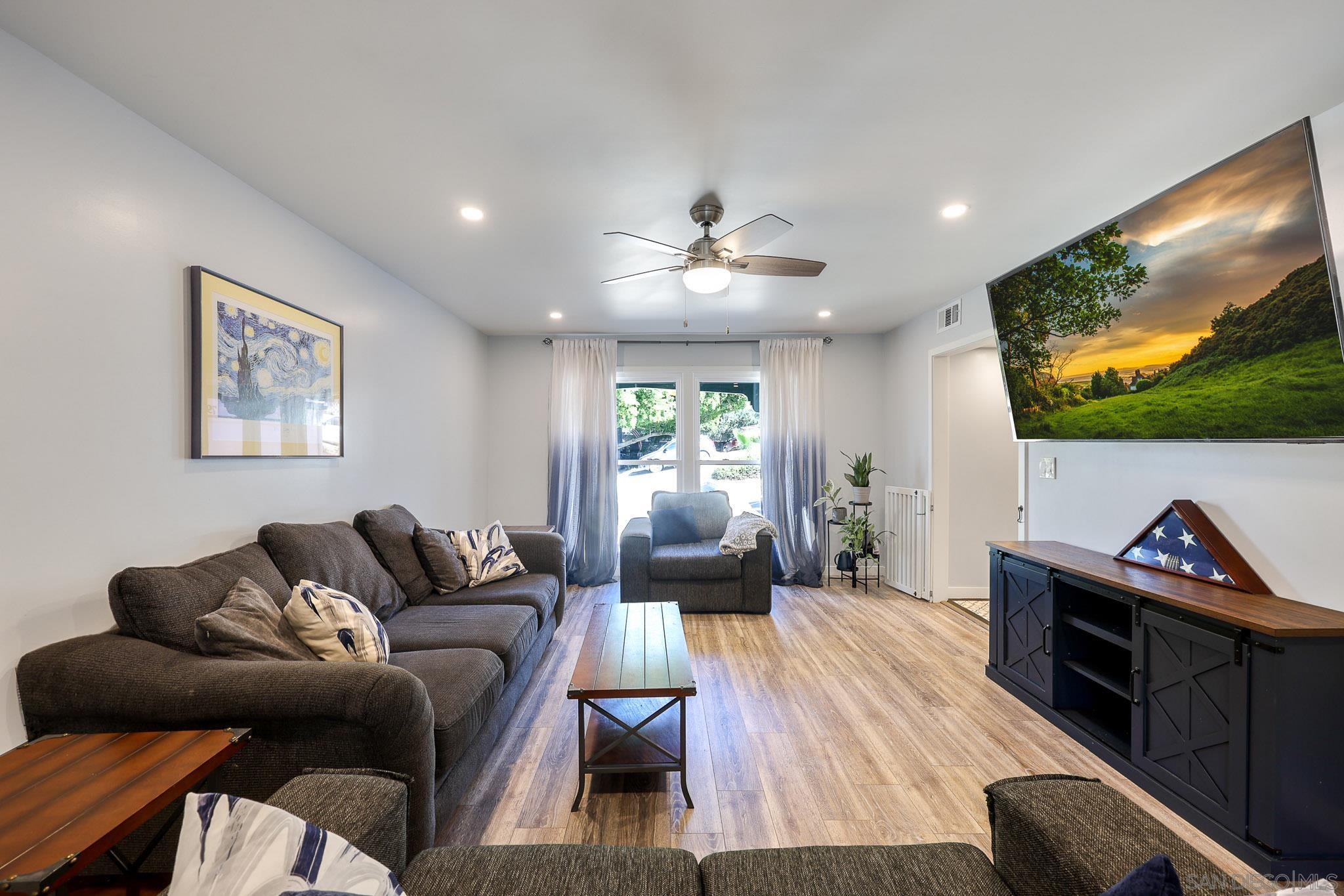 Detail Gallery Image 7 of 49 For 7923  Cinthia St, La Mesa,  CA 91941 - 5 Beds | 3 Baths