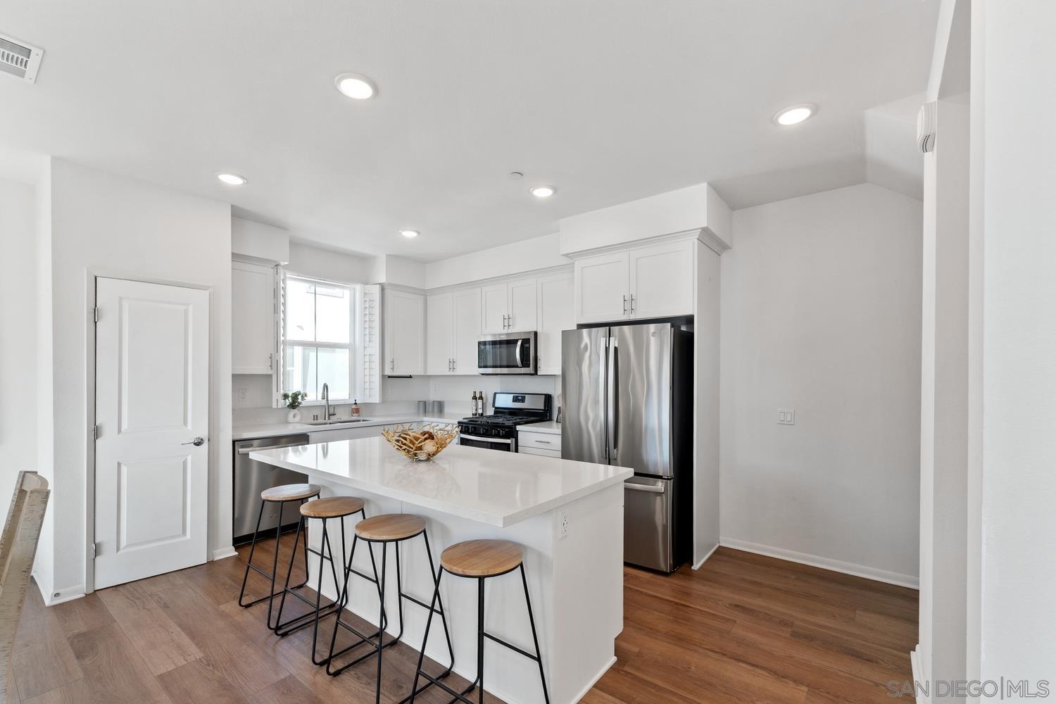 Detail Gallery Image 11 of 70 For 2328  Columba Gln, Escondido,  CA 92025 - 2 Beds | 2/1 Baths