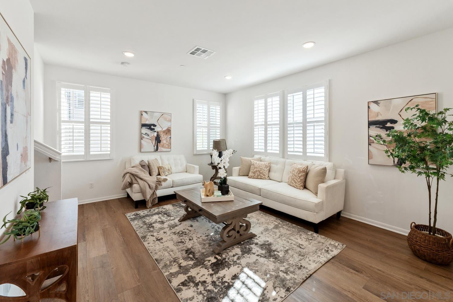 Detail Gallery Image 3 of 70 For 2328  Columba Gln, Escondido,  CA 92025 - 2 Beds | 2/1 Baths