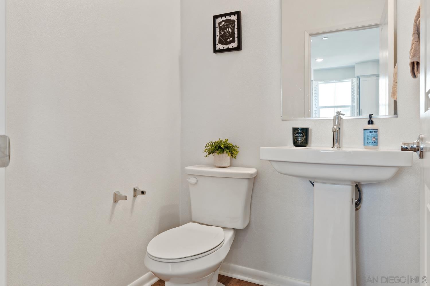 Detail Gallery Image 34 of 70 For 2328  Columba Gln, Escondido,  CA 92025 - 2 Beds | 2/1 Baths