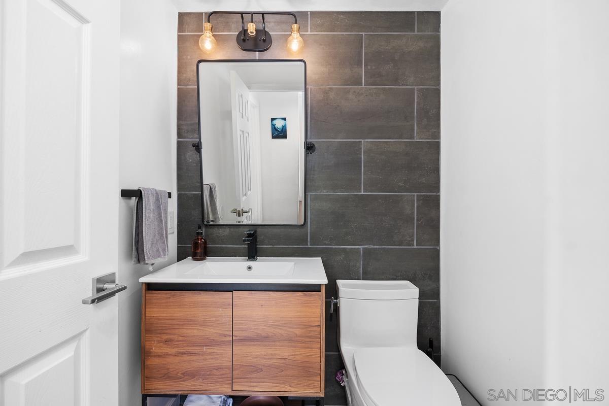 Detail Gallery Image 16 of 34 For 1607  via Otano, Oceanside,  CA 92056 - 4 Beds | 2/1 Baths