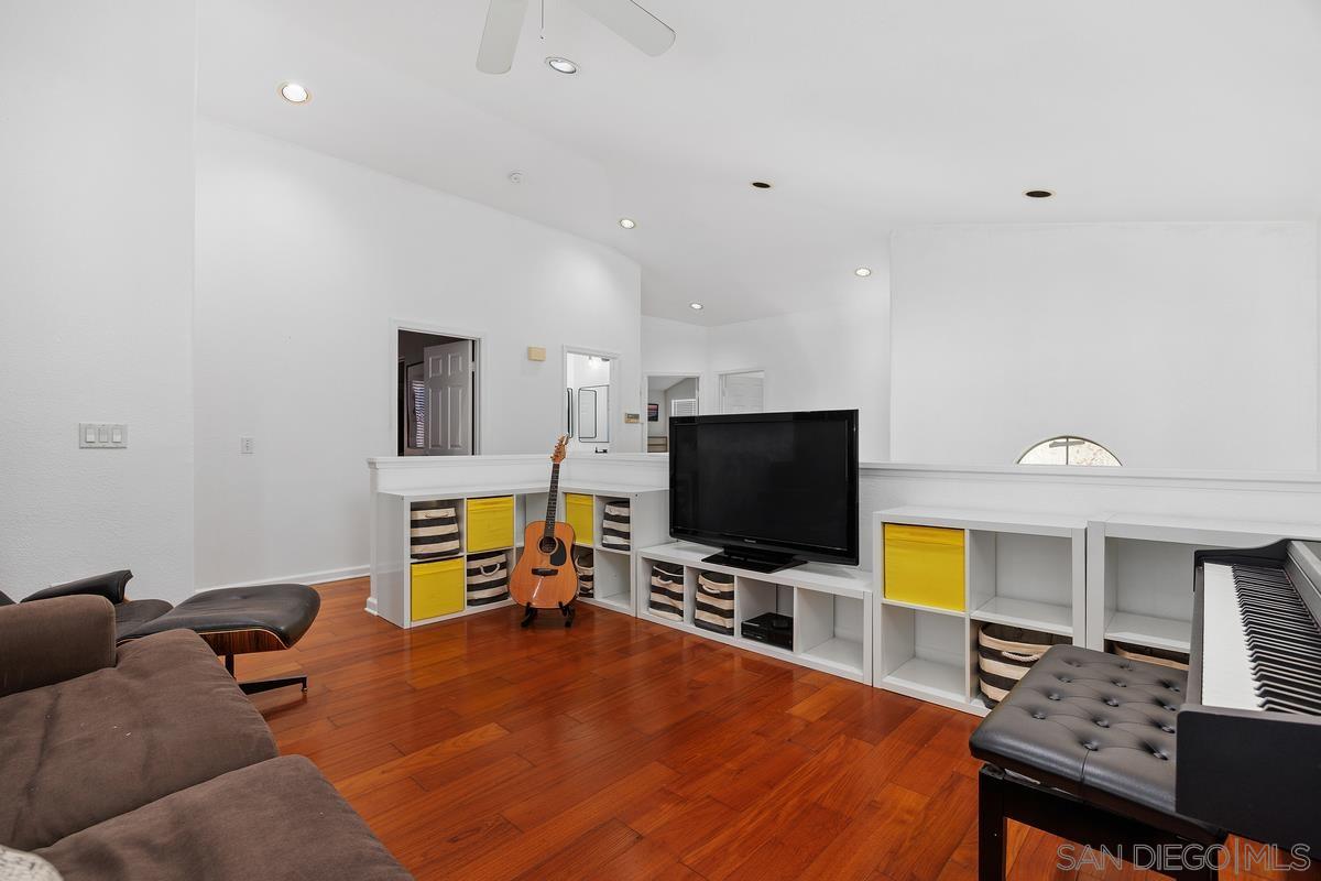 Detail Gallery Image 18 of 34 For 1607  via Otano, Oceanside,  CA 92056 - 4 Beds | 2/1 Baths