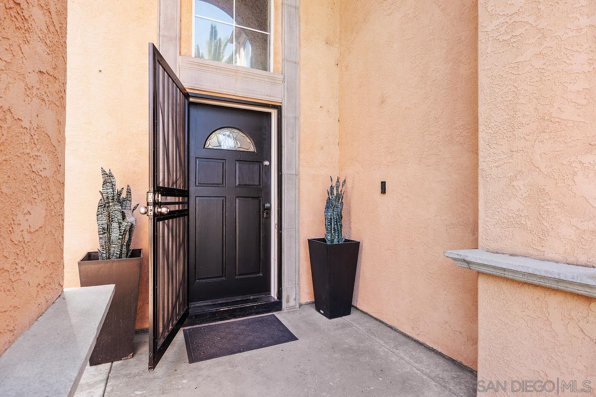 Detail Gallery Image 3 of 34 For 1607  via Otano, Oceanside,  CA 92056 - 4 Beds | 2/1 Baths