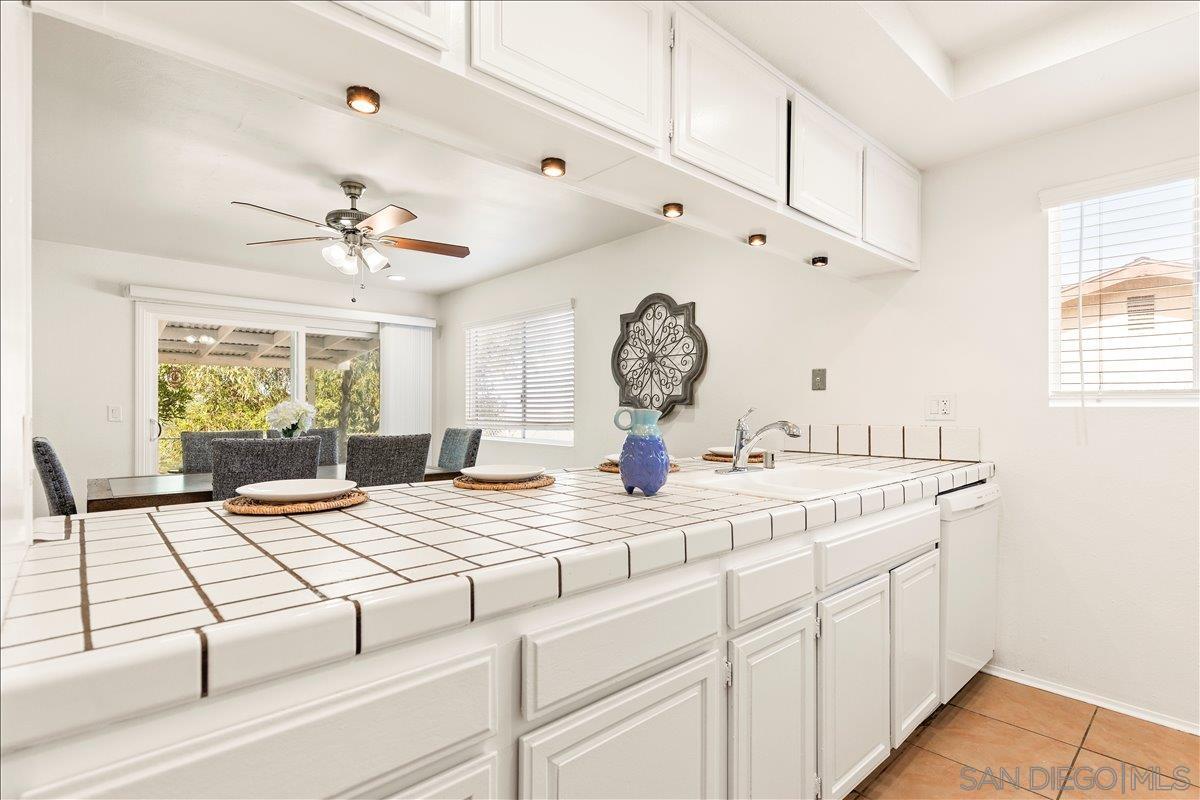 Detail Gallery Image 12 of 47 For 12448  Ridgeton Dr, Lakeside,  CA 92040 - 3 Beds | 2 Baths