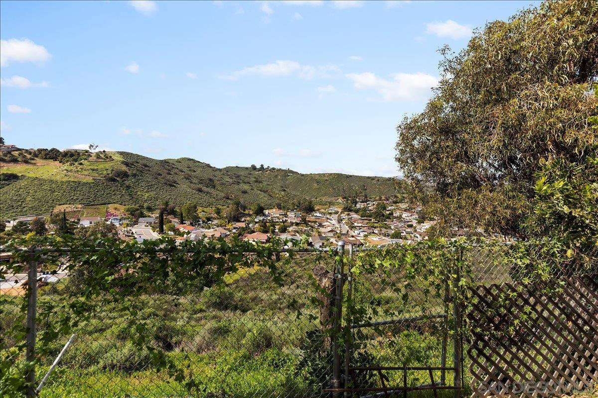 Detail Gallery Image 3 of 47 For 12448  Ridgeton Dr, Lakeside,  CA 92040 - 3 Beds | 2 Baths