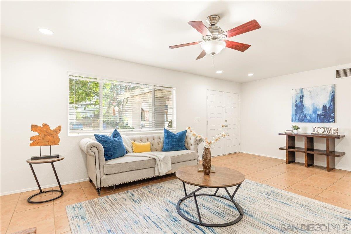 Detail Gallery Image 8 of 47 For 12448  Ridgeton Dr, Lakeside,  CA 92040 - 3 Beds | 2 Baths