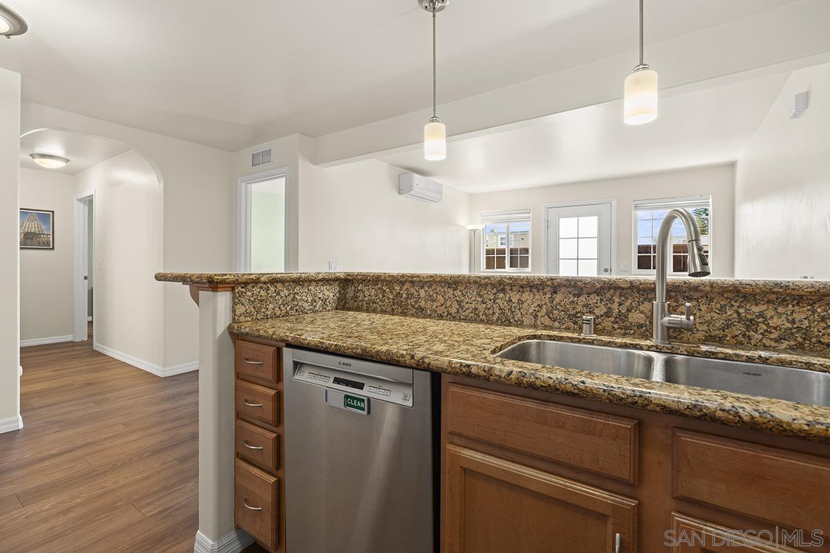 Detail Gallery Image 12 of 35 For 5252  Balboa Arms  #120,  San Diego,  CA 92117 - 2 Beds | 2 Baths