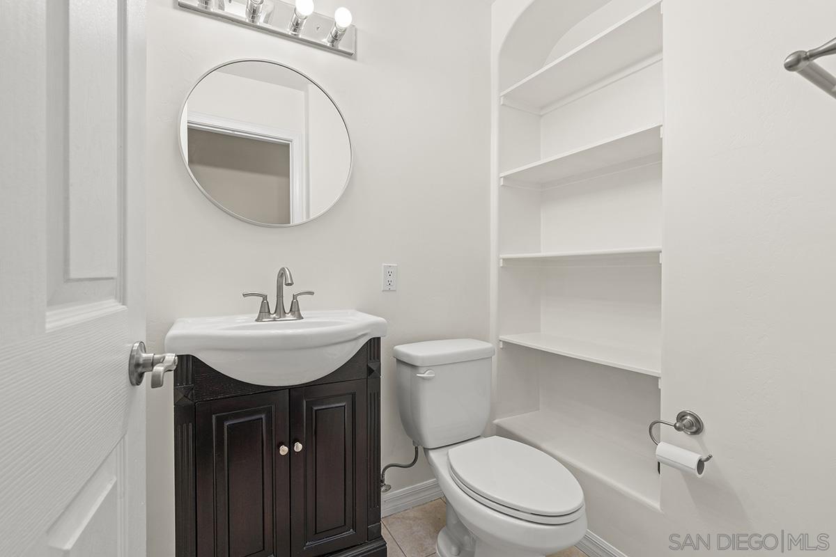Detail Gallery Image 13 of 35 For 5252  Balboa Arms  #120,  San Diego,  CA 92117 - 2 Beds | 2 Baths
