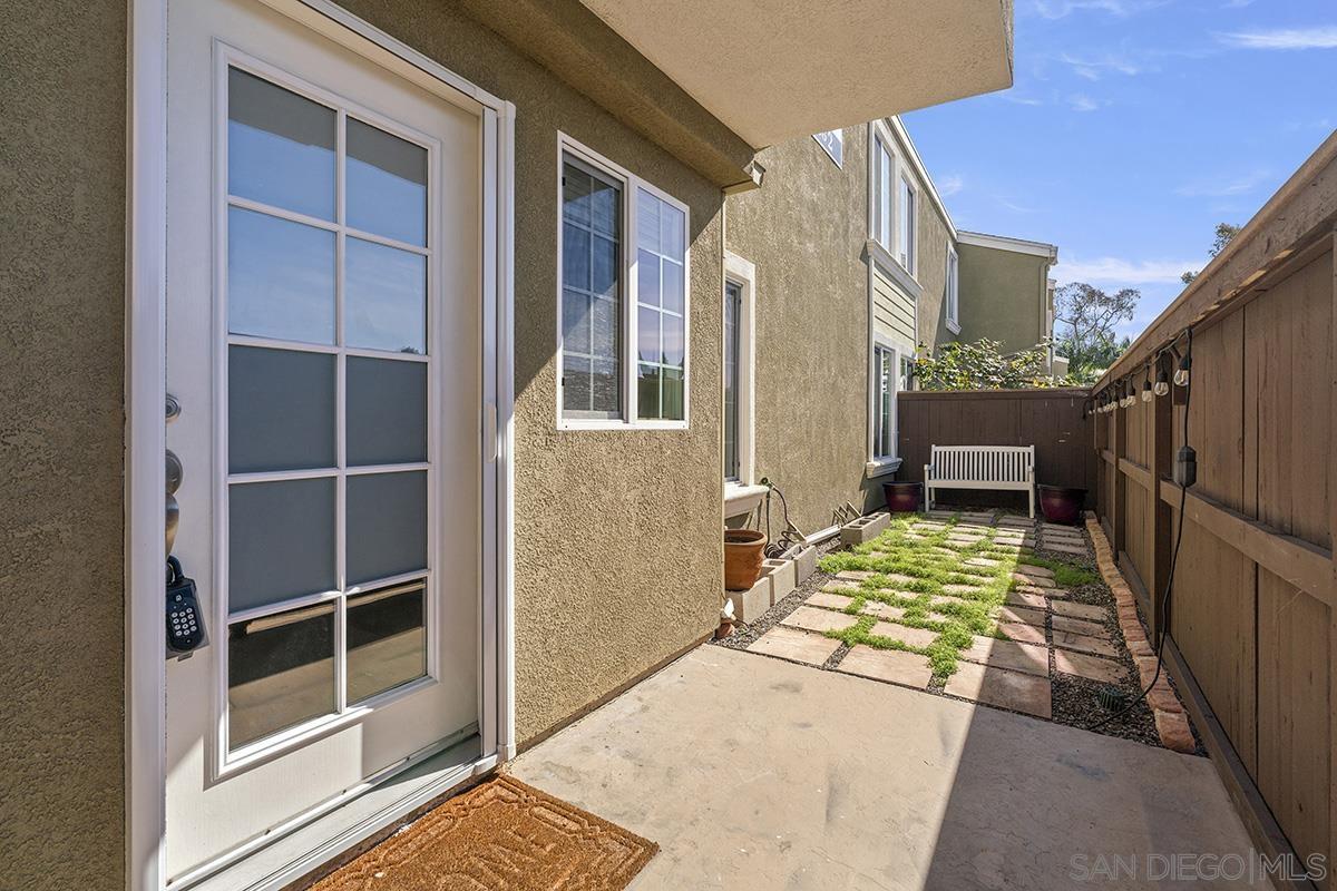 Detail Gallery Image 4 of 35 For 5252  Balboa Arms  #120,  San Diego,  CA 92117 - 2 Beds | 2 Baths