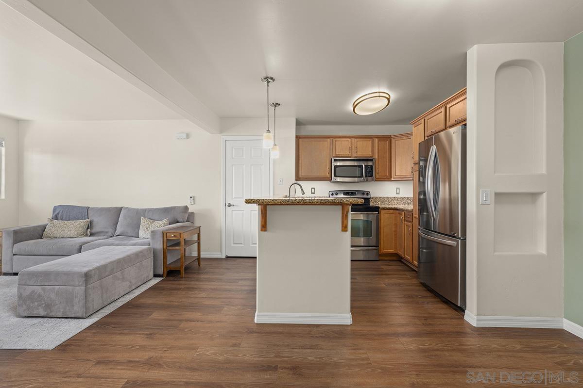 Detail Gallery Image 8 of 35 For 5252  Balboa Arms  #120,  San Diego,  CA 92117 - 2 Beds | 2 Baths