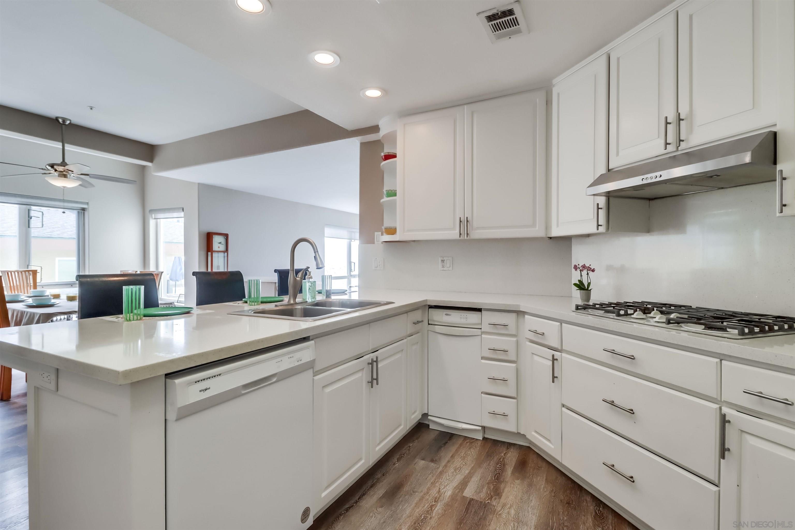 Detail Gallery Image 11 of 49 For 1362  Seacoast Dr  #F,  Imperial Beach,  CA 91932 - 3 Beds | 2/1 Baths