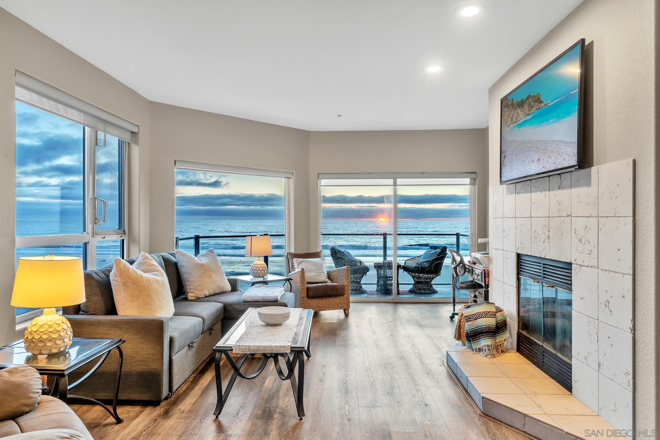 Detail Gallery Image 3 of 49 For 1362  Seacoast Dr  #F,  Imperial Beach,  CA 91932 - 3 Beds | 2/1 Baths