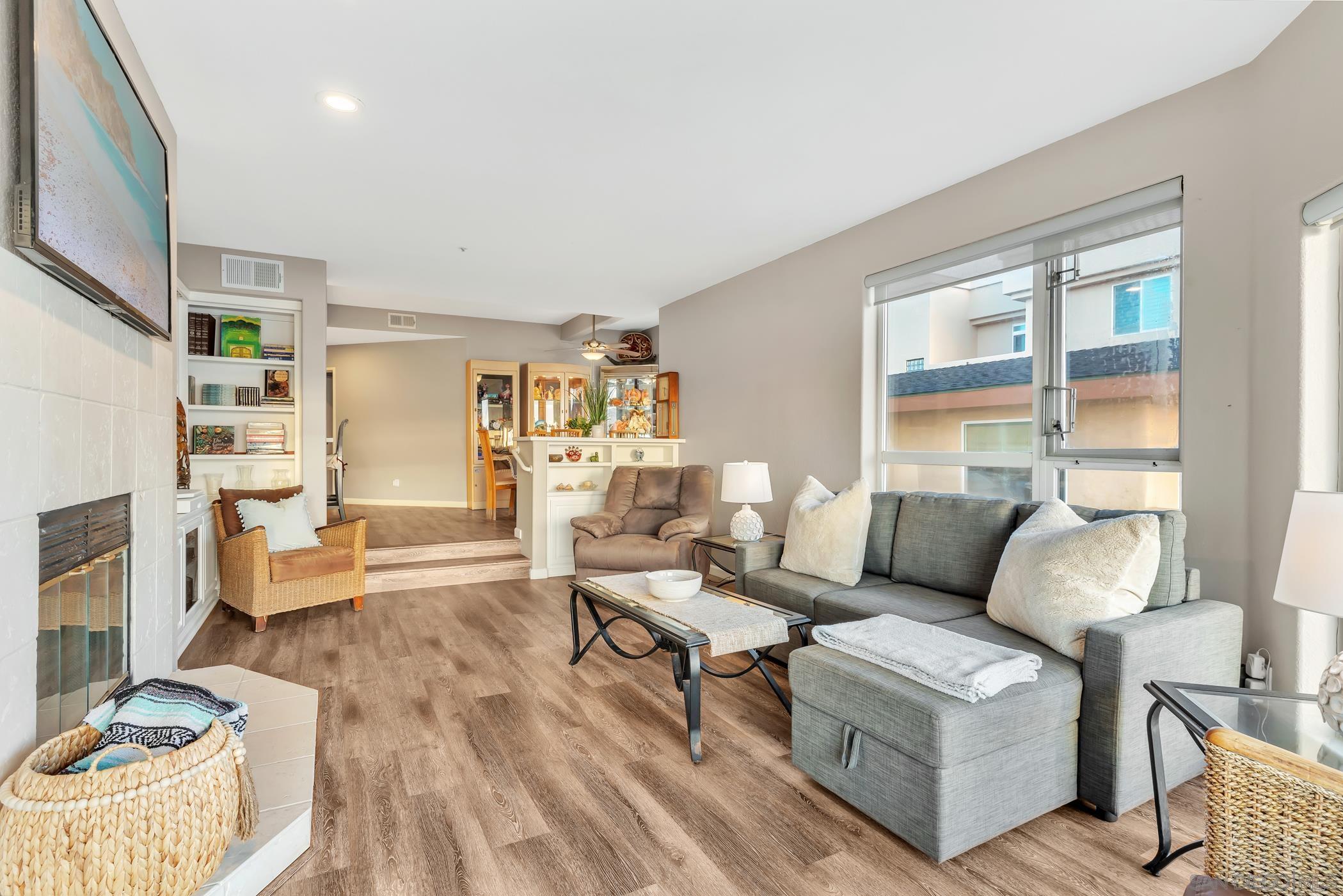 Detail Gallery Image 4 of 49 For 1362  Seacoast Dr  #F,  Imperial Beach,  CA 91932 - 3 Beds | 2/1 Baths