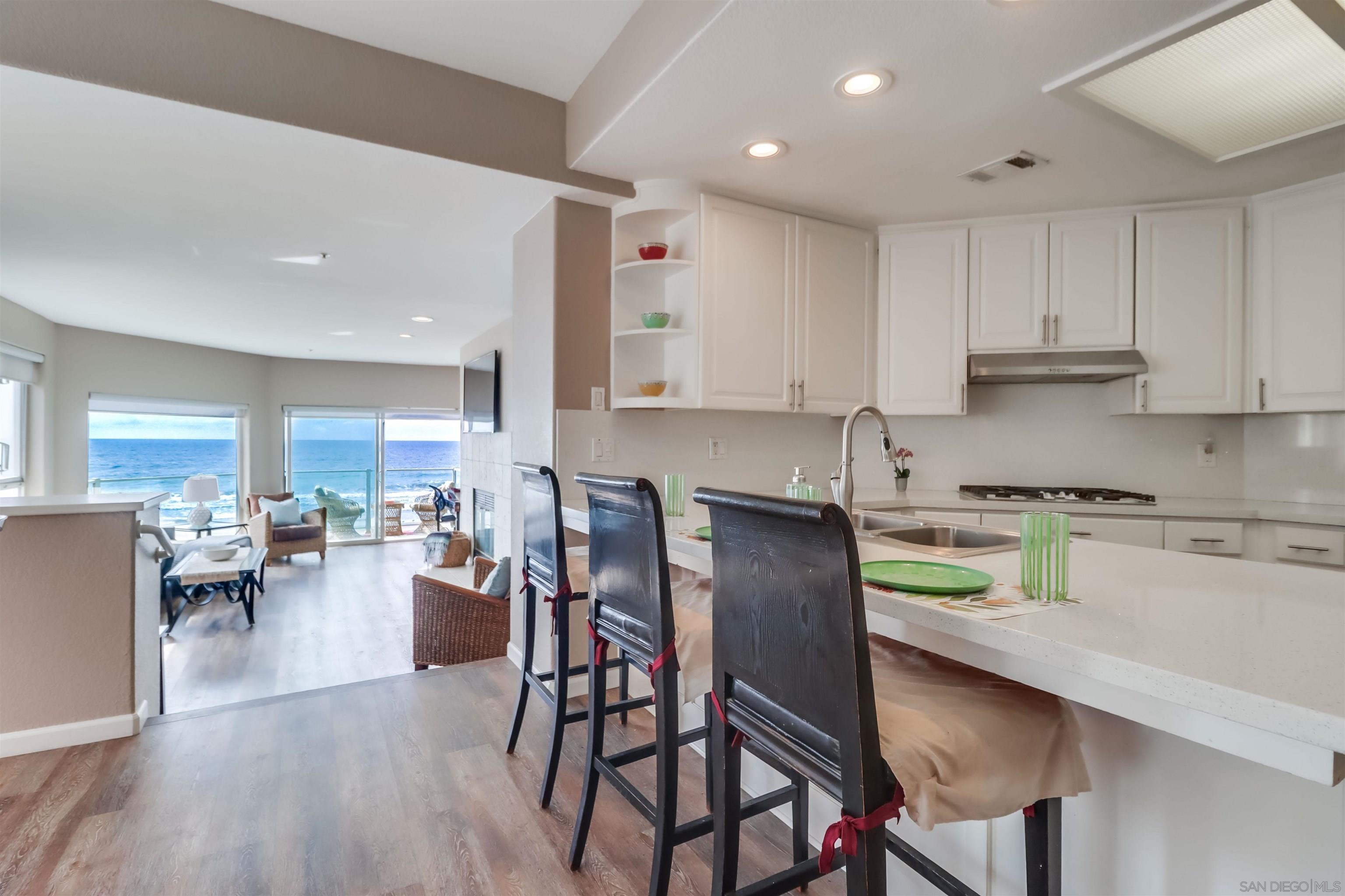 Detail Gallery Image 7 of 49 For 1362  Seacoast Dr  #F,  Imperial Beach,  CA 91932 - 3 Beds | 2/1 Baths