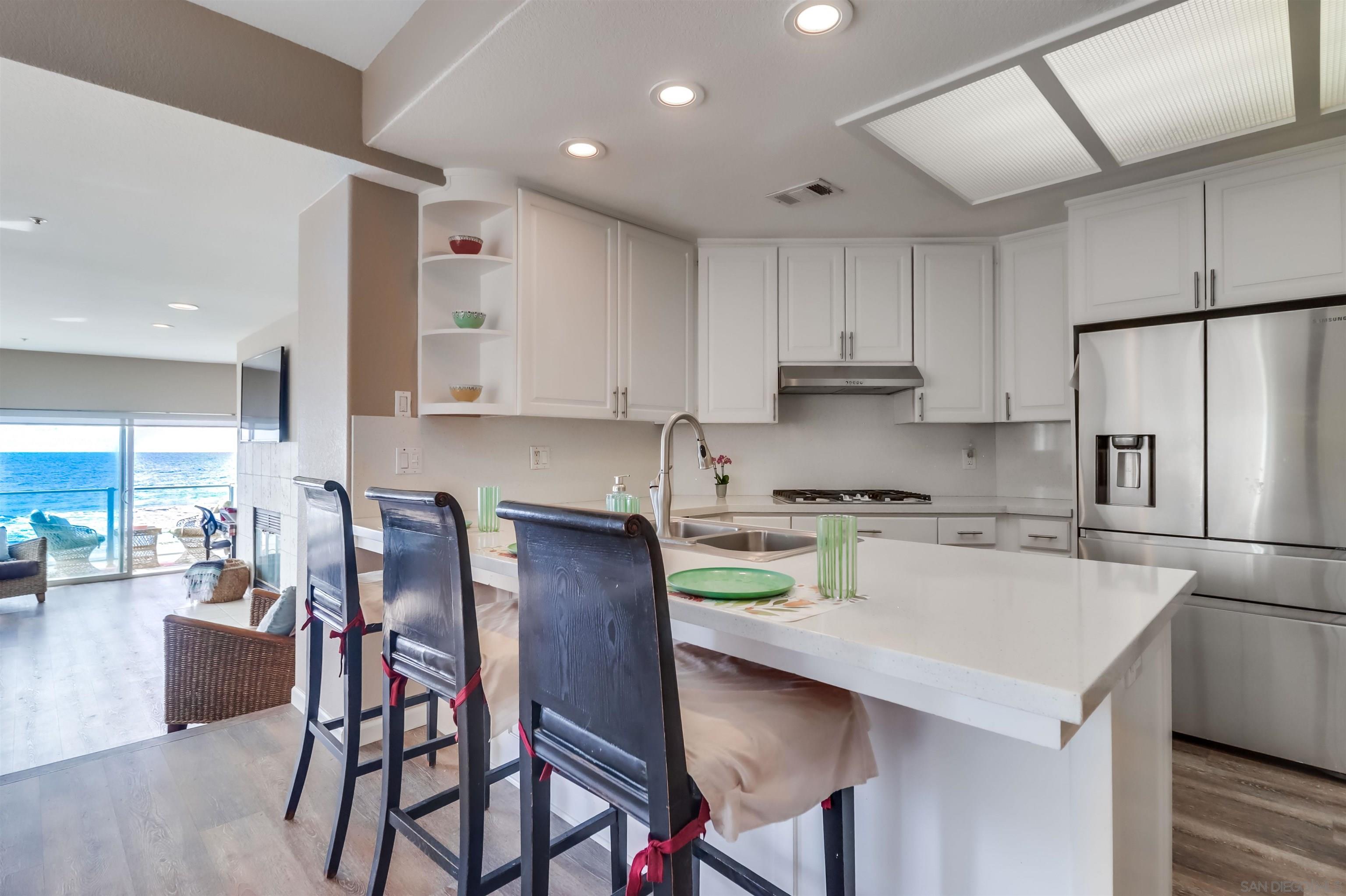 Detail Gallery Image 8 of 49 For 1362  Seacoast Dr  #F,  Imperial Beach,  CA 91932 - 3 Beds | 2/1 Baths