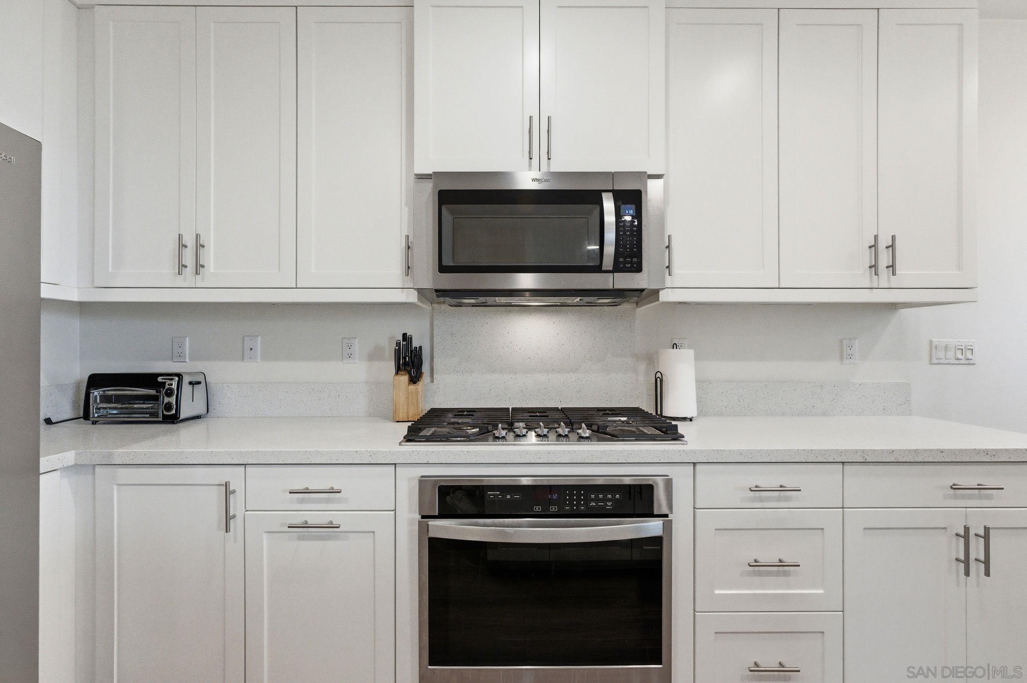 Detail Gallery Image 2 of 45 For 2464  Solara Lane, Vista,  CA 92081 - 3 Beds | 2/1 Baths