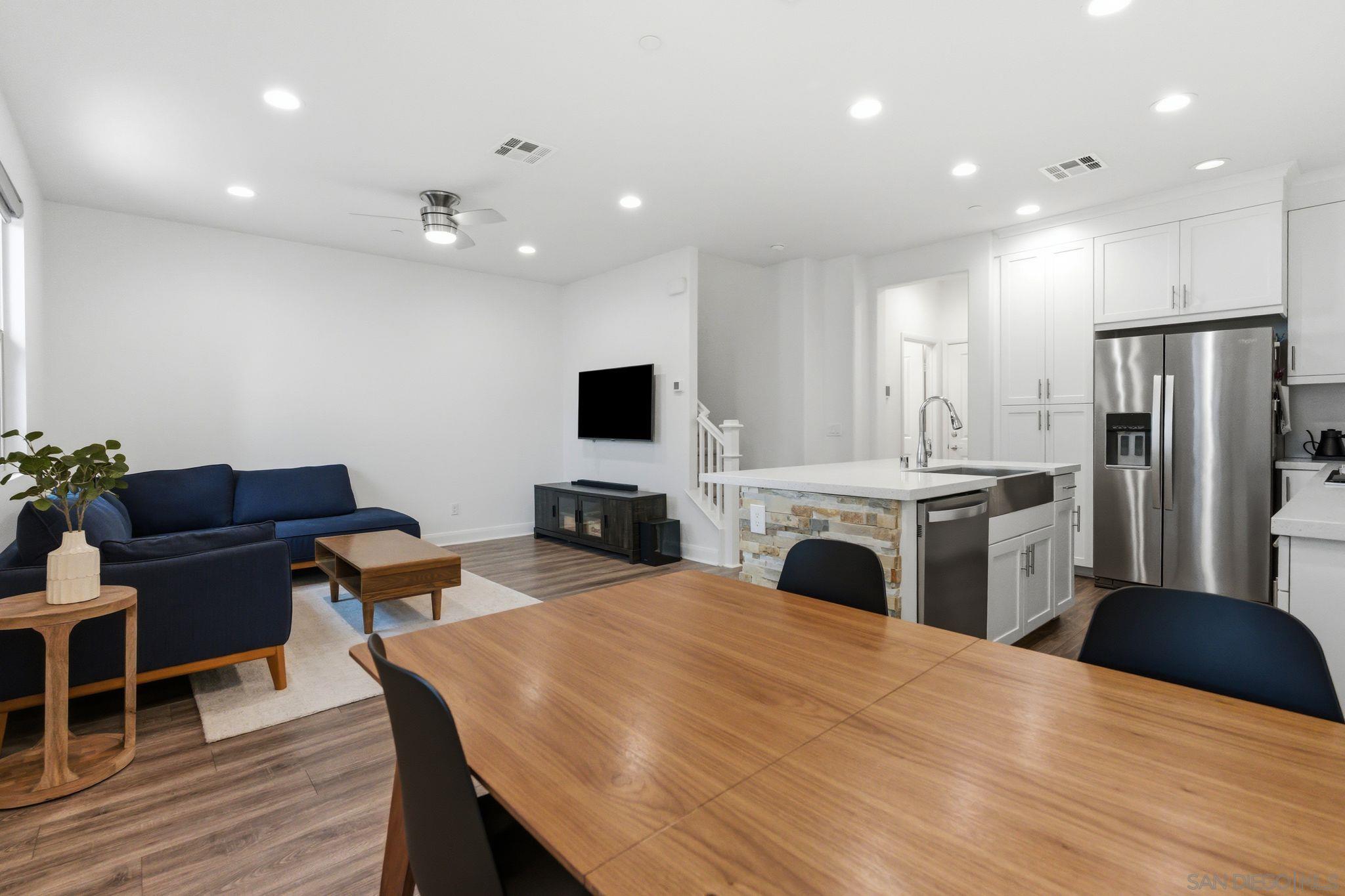 Detail Gallery Image 11 of 45 For 2464  Solara Lane, Vista,  CA 92081 - 3 Beds | 2/1 Baths