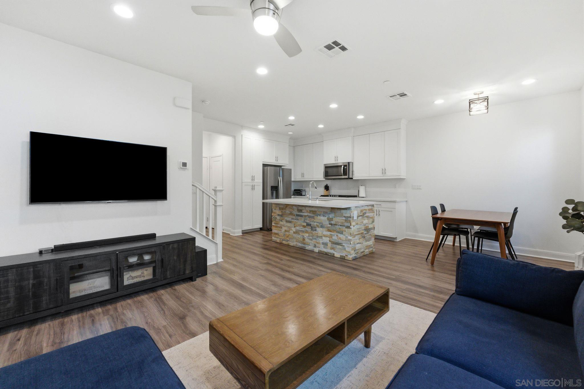 Detail Gallery Image 14 of 45 For 2464  Solara Lane, Vista,  CA 92081 - 3 Beds | 2/1 Baths