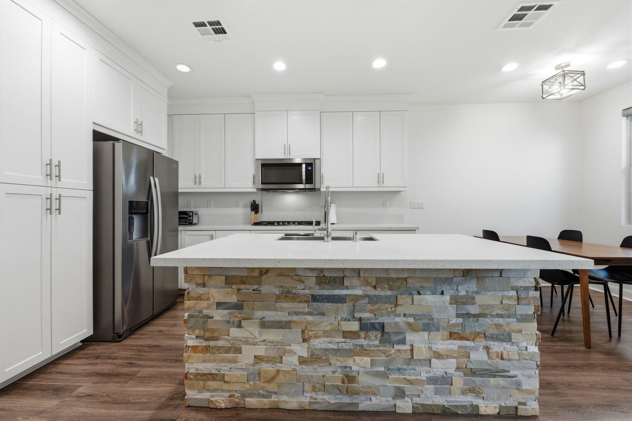 Detail Gallery Image 6 of 45 For 2464  Solara Lane, Vista,  CA 92081 - 3 Beds | 2/1 Baths