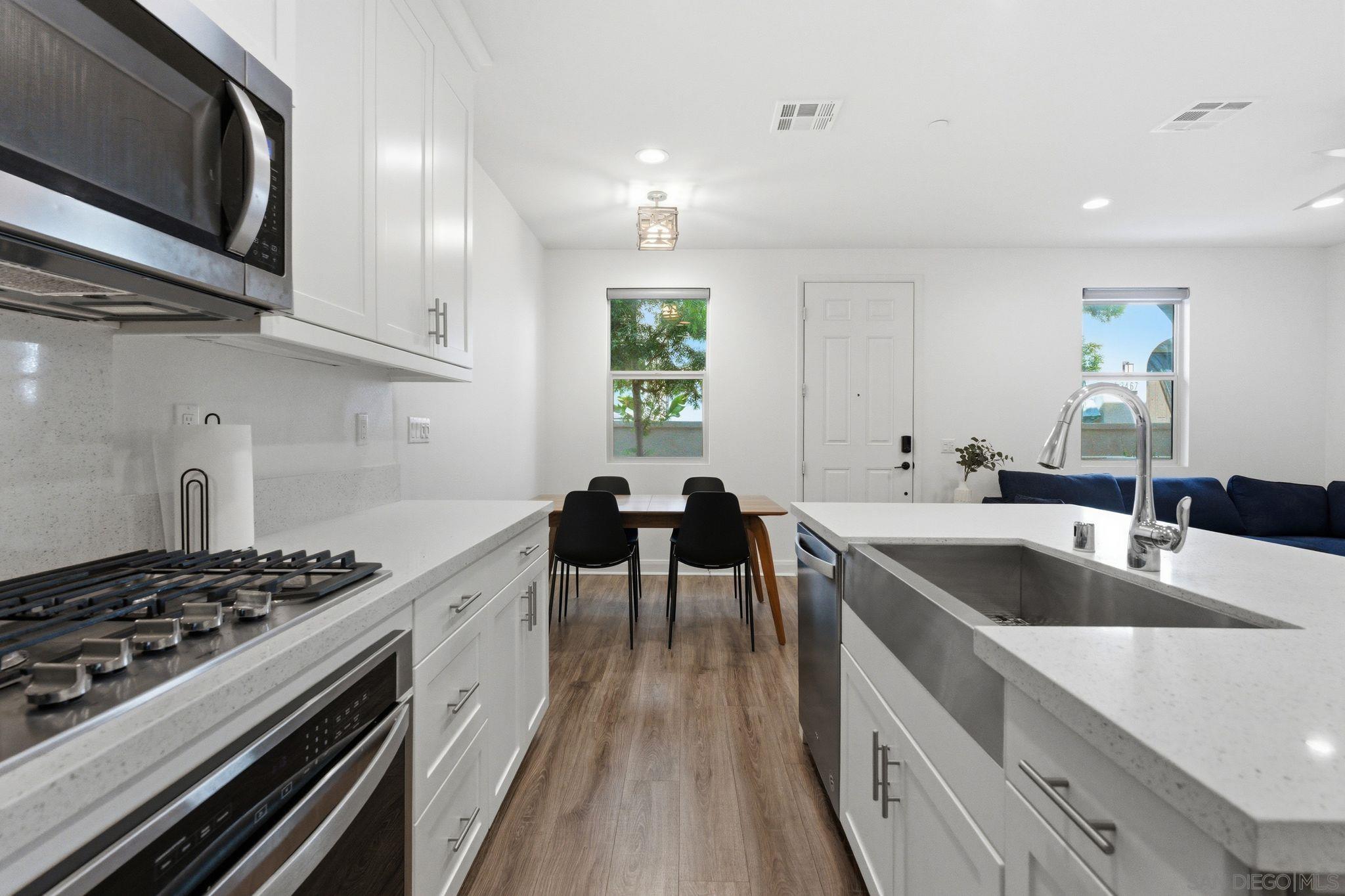 Detail Gallery Image 6 of 45 For 2464  Solara Lane, Vista,  CA 92081 - 3 Beds | 2/1 Baths