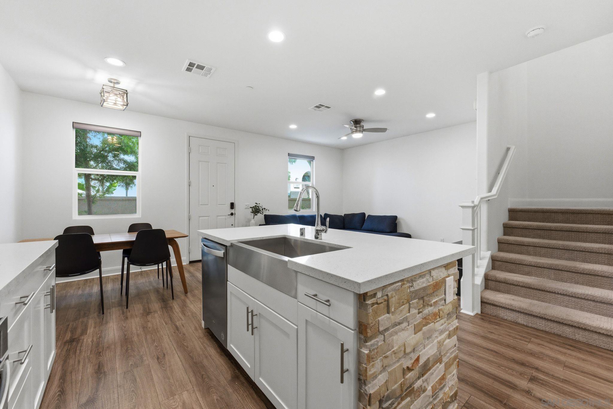 Detail Gallery Image 8 of 45 For 2464  Solara Lane, Vista,  CA 92081 - 3 Beds | 2/1 Baths