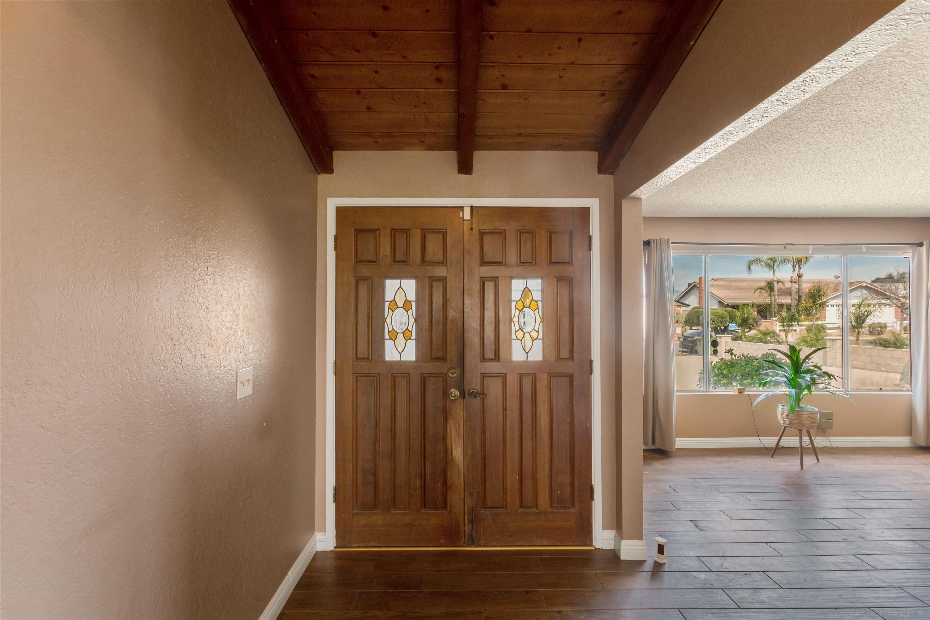 Detail Gallery Image 2 of 39 For 2910  Shadow Canyon Circle, Norco,  CA 92860 - 5 Beds | 2/1 Baths