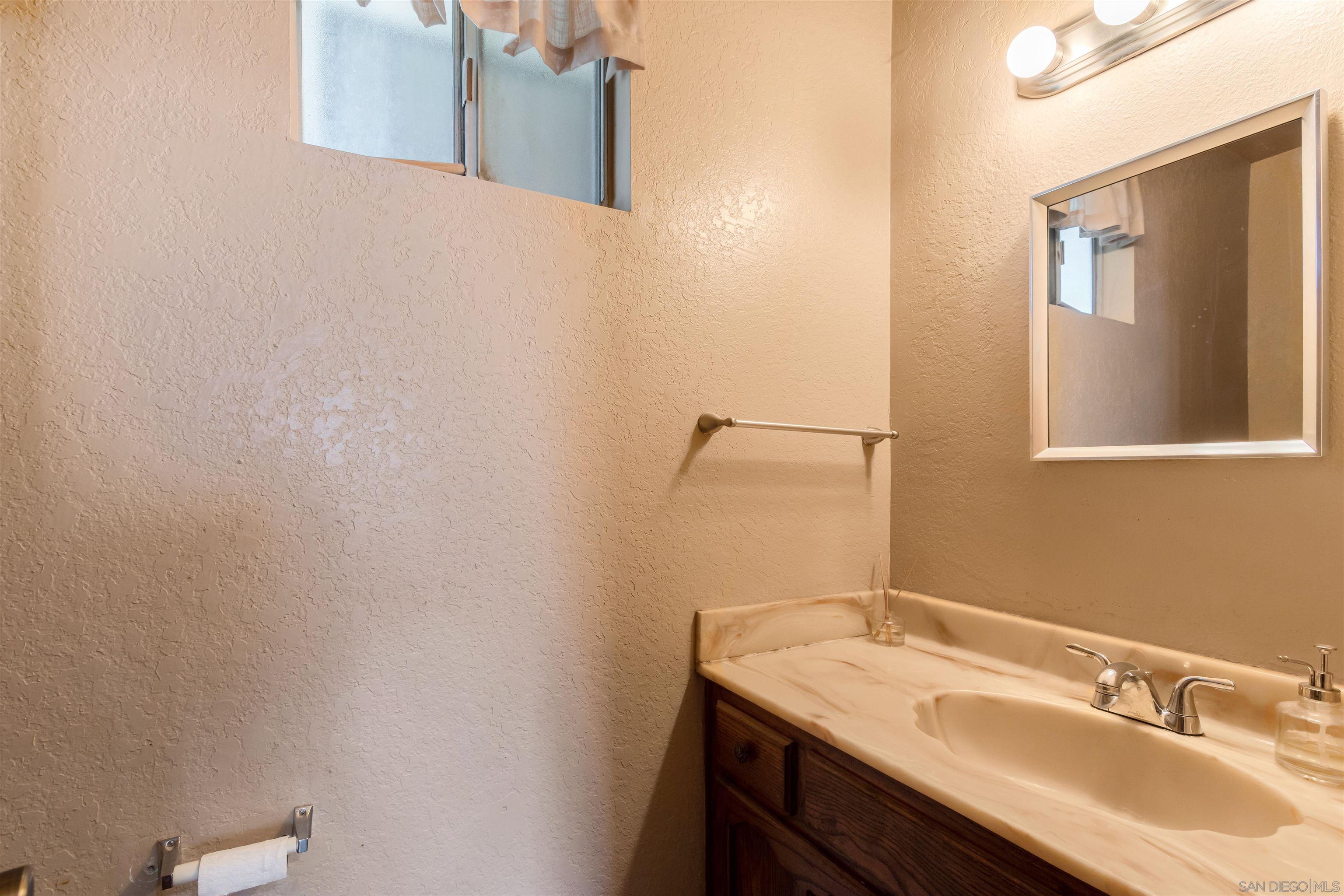 Detail Gallery Image 14 of 39 For 2910  Shadow Canyon Circle, Norco,  CA 92860 - 5 Beds | 2/1 Baths