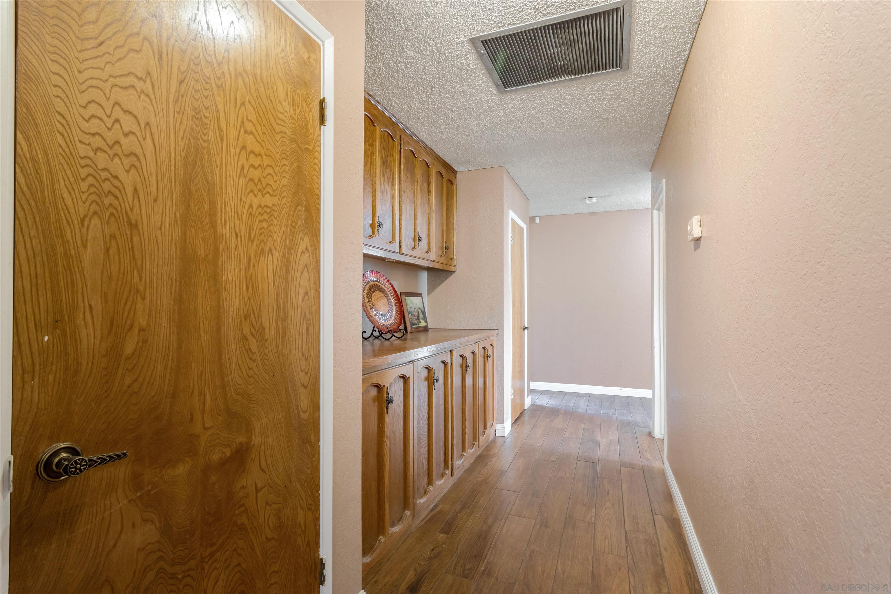 Detail Gallery Image 16 of 39 For 2910  Shadow Canyon Circle, Norco,  CA 92860 - 5 Beds | 2/1 Baths