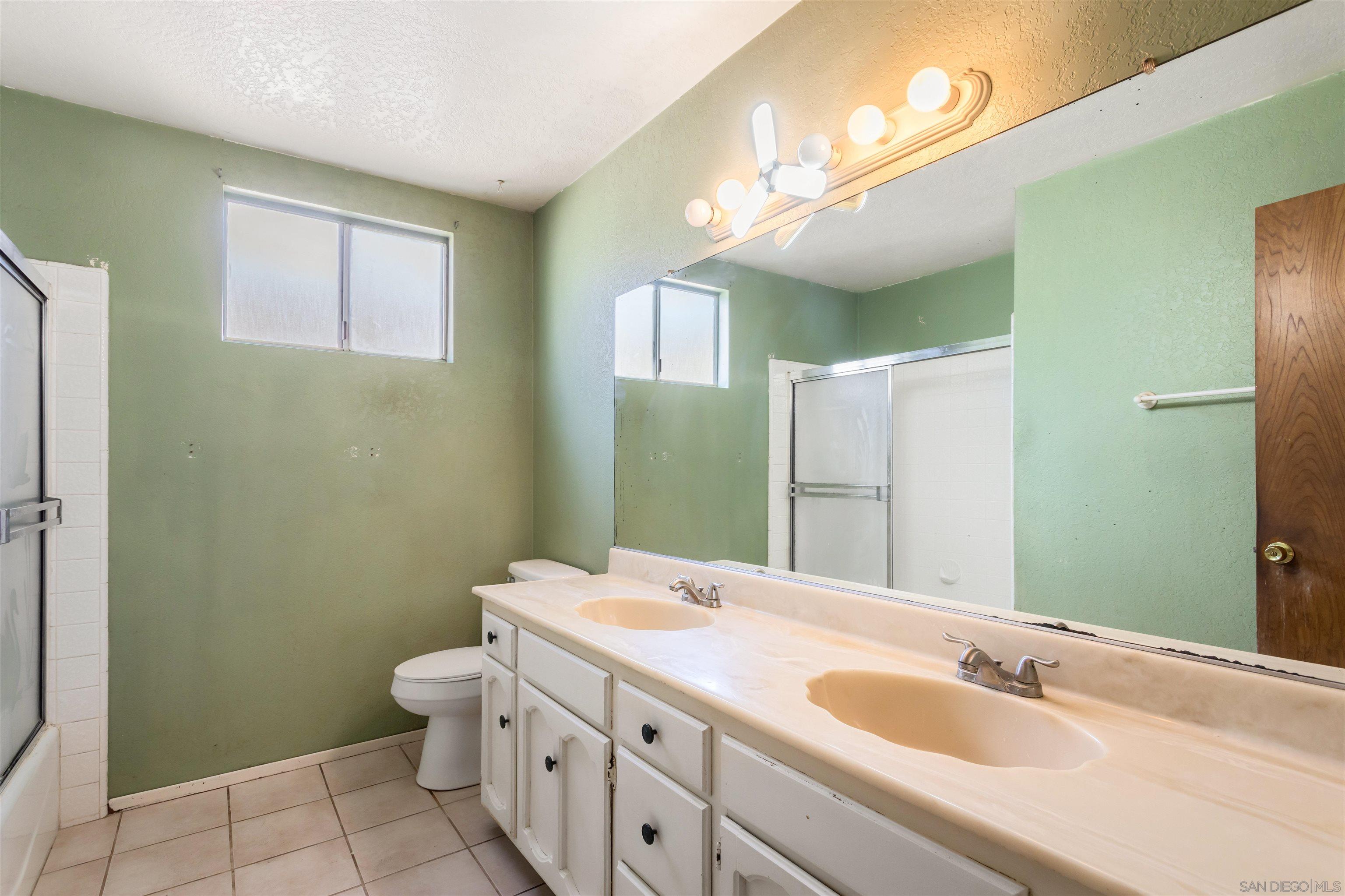 Detail Gallery Image 24 of 39 For 2910  Shadow Canyon Circle, Norco,  CA 92860 - 5 Beds | 2/1 Baths