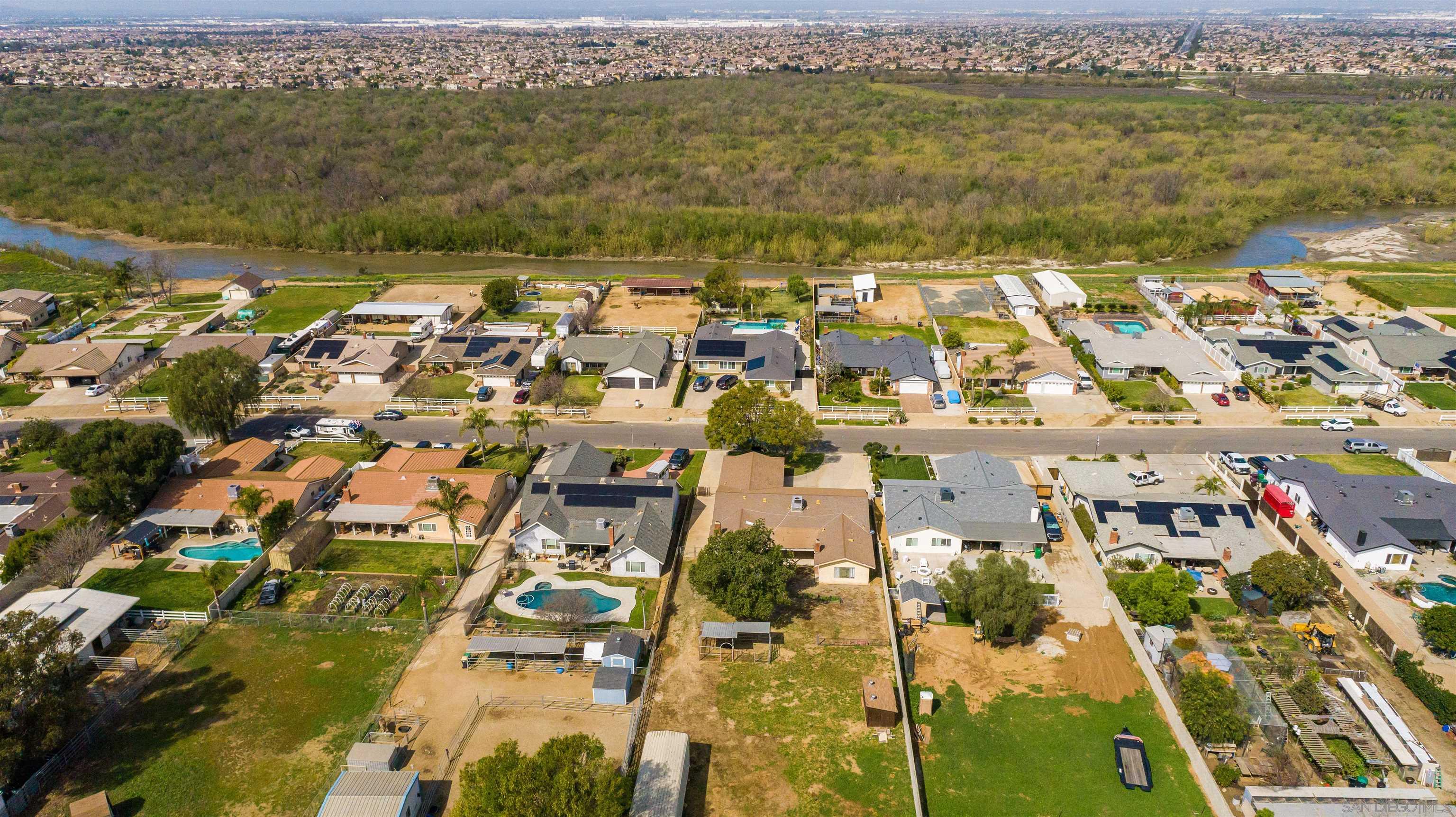 Detail Gallery Image 37 of 39 For 2910  Shadow Canyon Circle, Norco,  CA 92860 - 5 Beds | 2/1 Baths