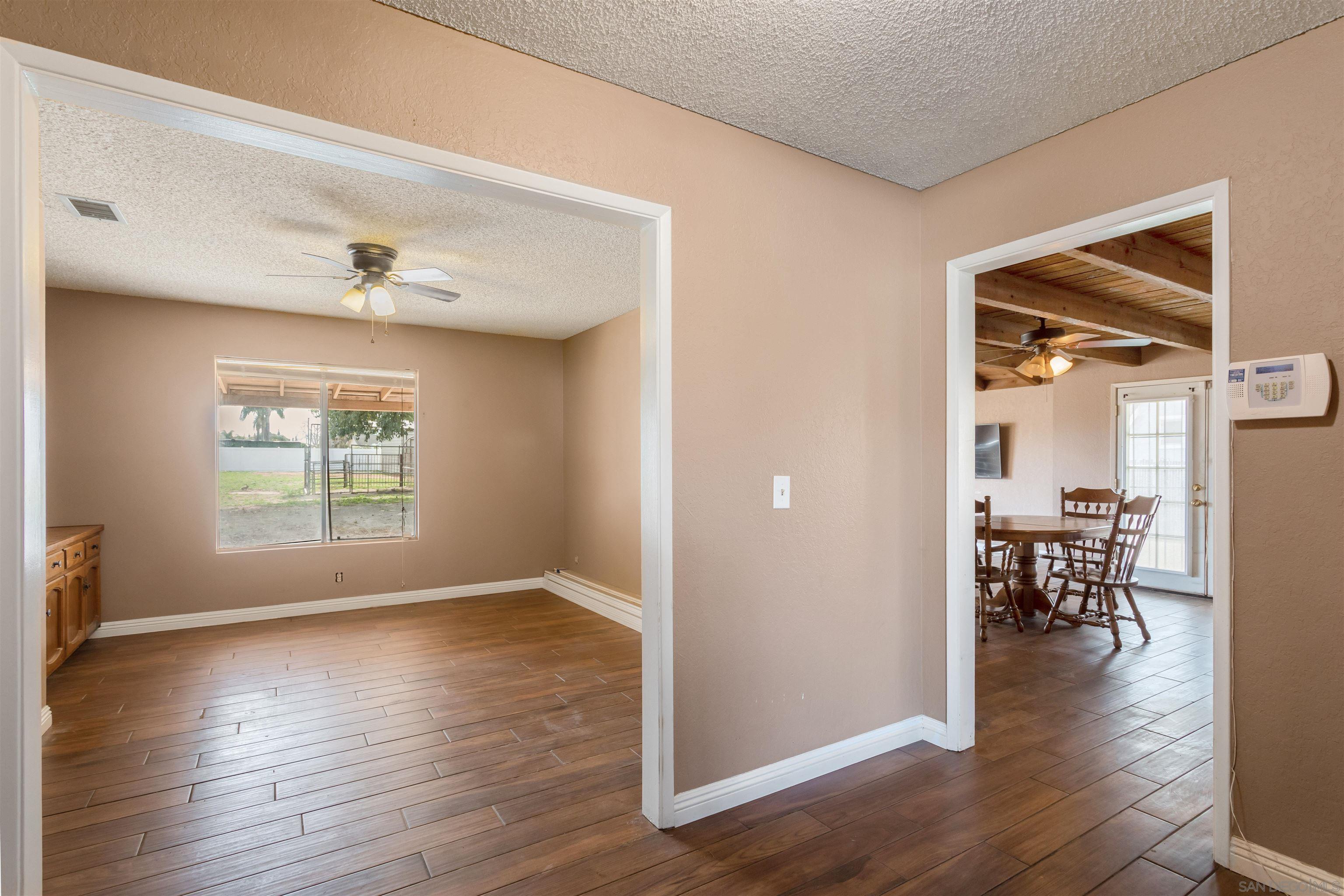 Detail Gallery Image 5 of 39 For 2910  Shadow Canyon Circle, Norco,  CA 92860 - 5 Beds | 2/1 Baths