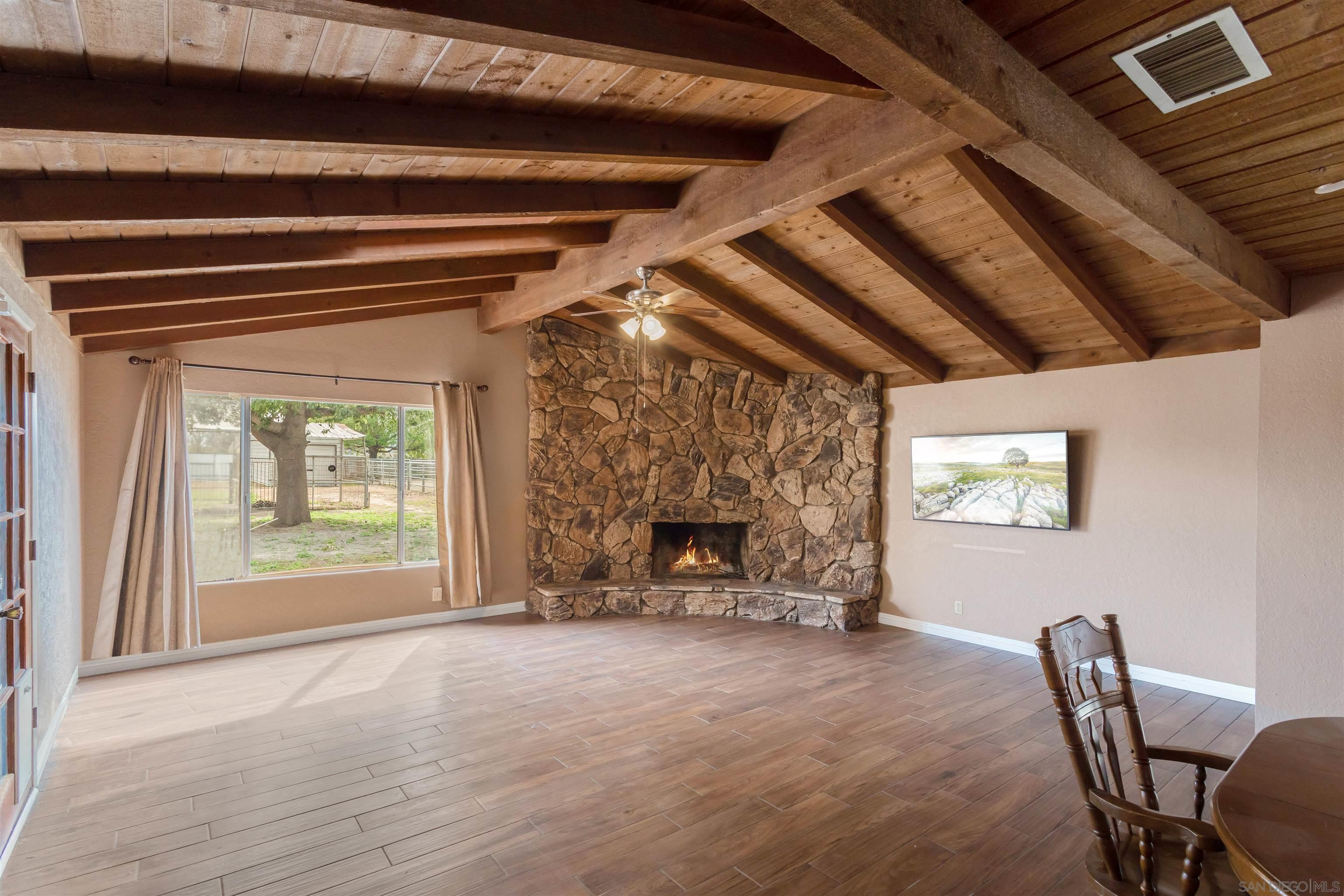 Detail Gallery Image 7 of 39 For 2910  Shadow Canyon Circle, Norco,  CA 92860 - 5 Beds | 2/1 Baths